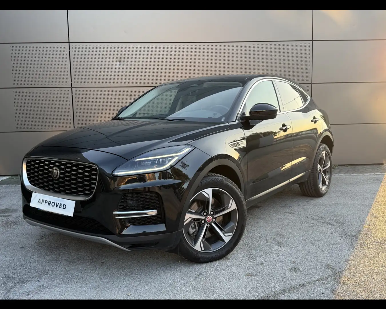 Jaguar E-Pace 2.0 D I4 R-Dynamic Nero - 1