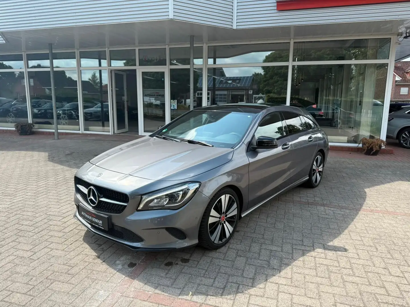 Mercedes-Benz CLA 220 *PANORAMA*NAVI*LEDER*TOP Grau - 2