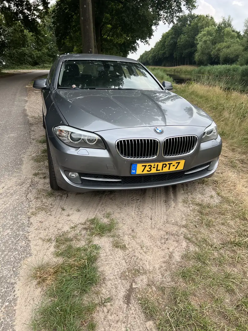 BMW 523 Executive Gris - 2