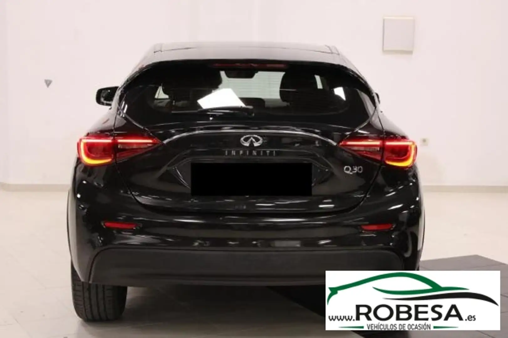 Infiniti Q30 1.6tc Premium 7DCT 156 Orange - 2