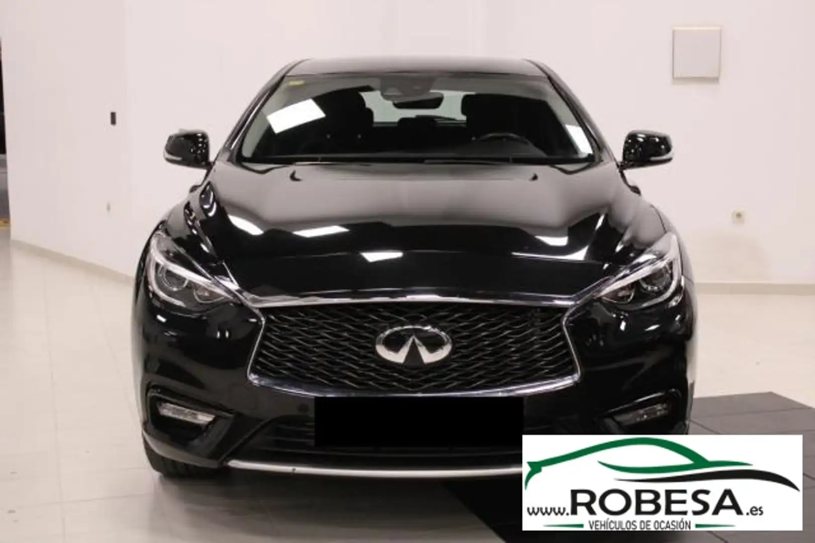 Infiniti Q30 1.6tc Premium 7DCT 156 Orange - 1