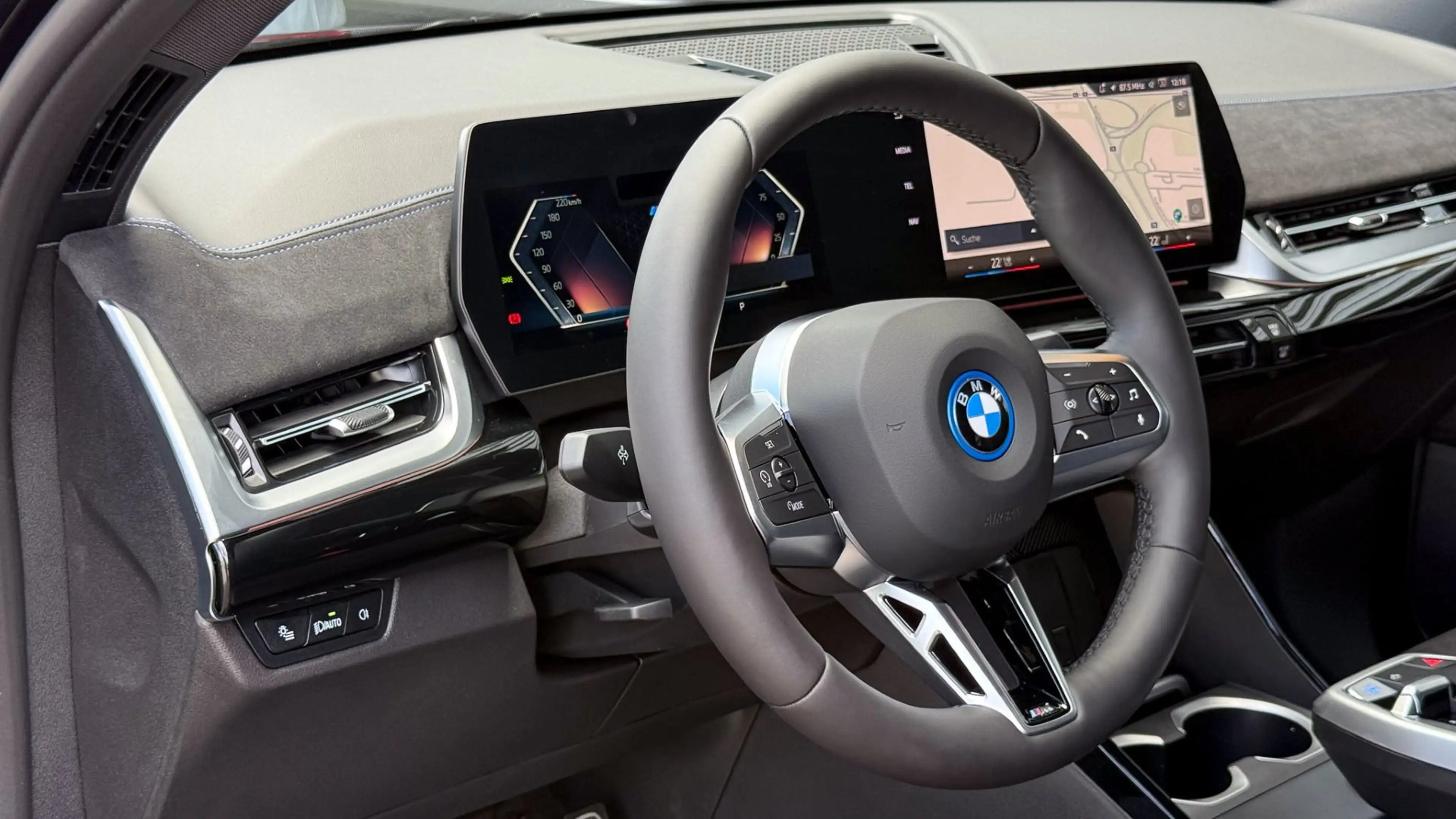 BMW iX2 eDrive20 — photo 9