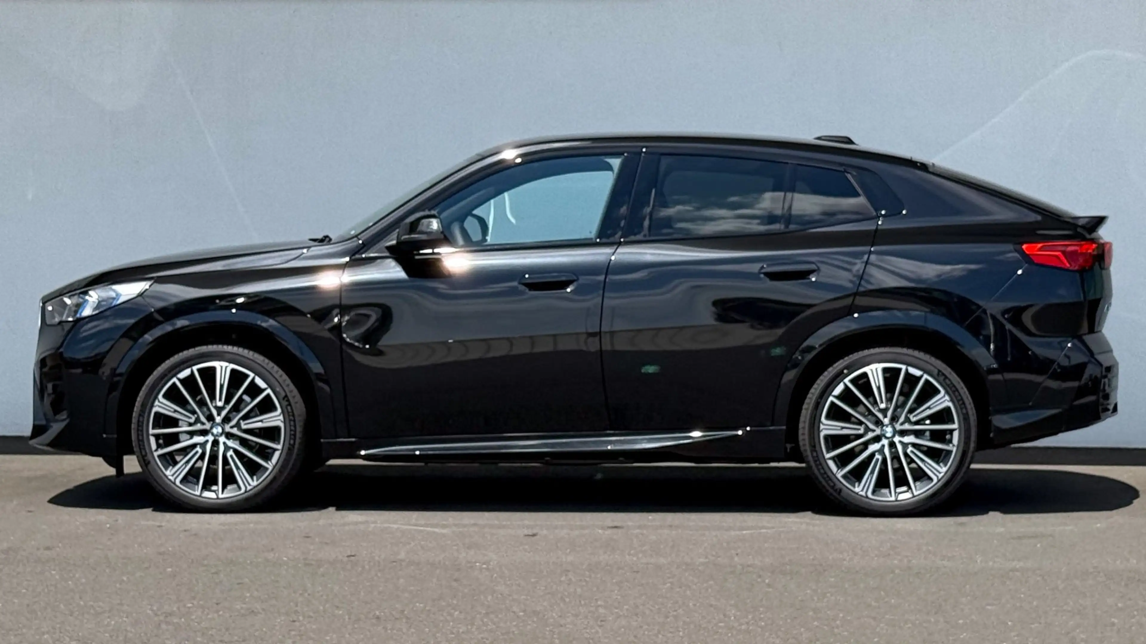 BMW iX2 eDrive20 — photo 6