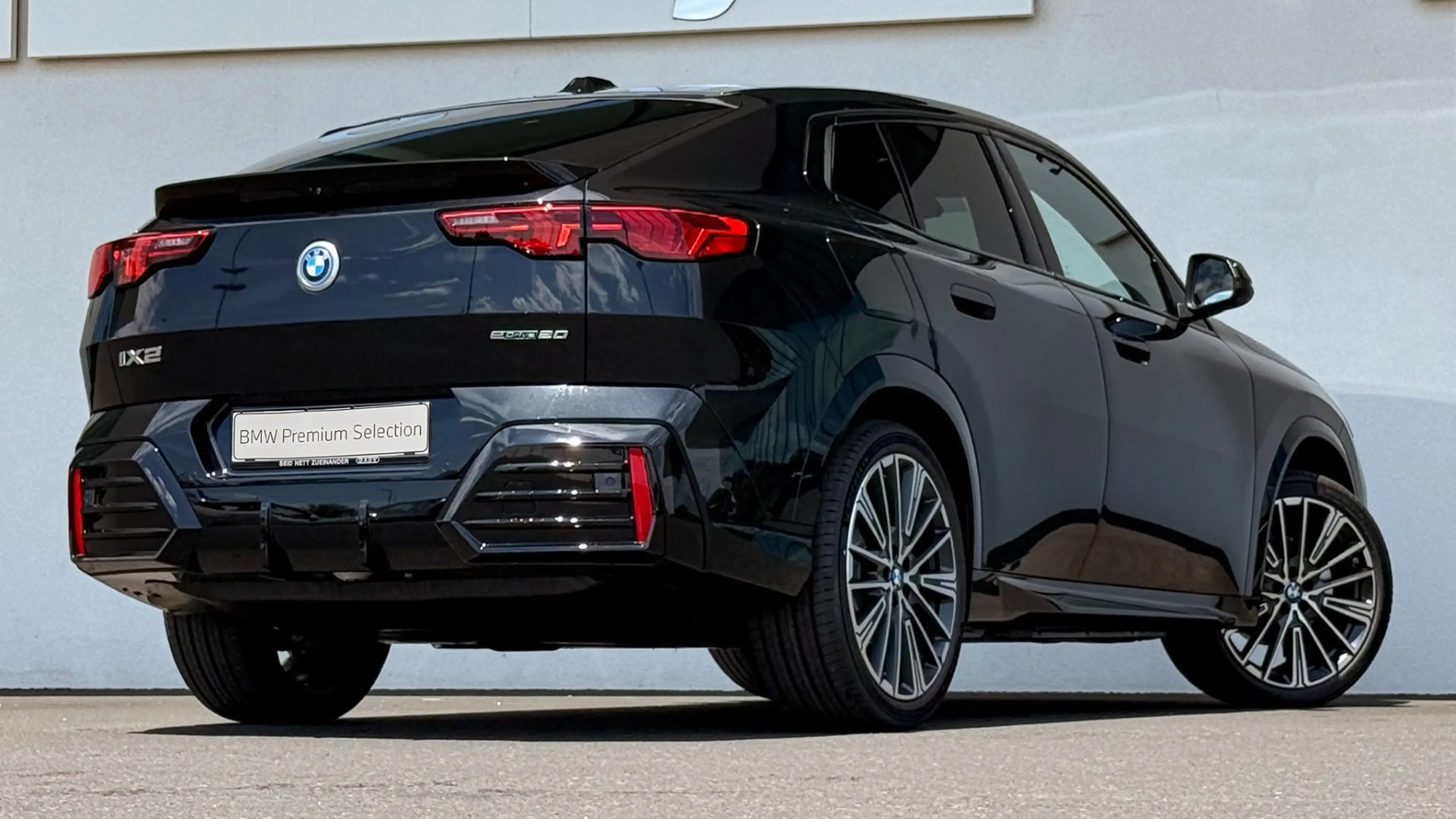 BMW iX2 eDrive20 — photo 4