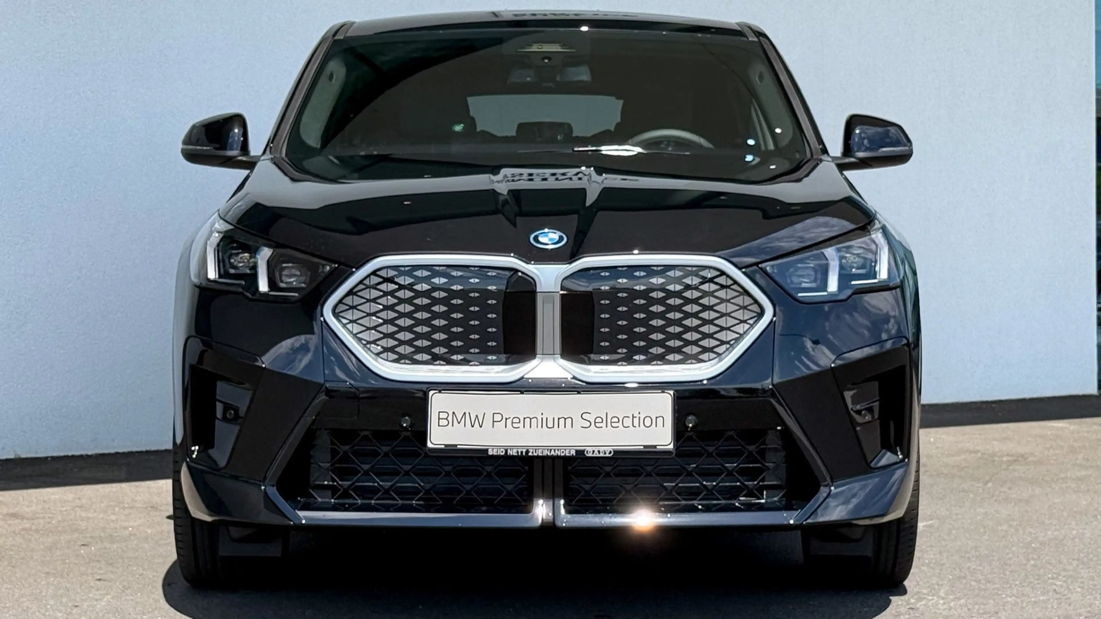 BMW iX2 eDrive20 — photo 2