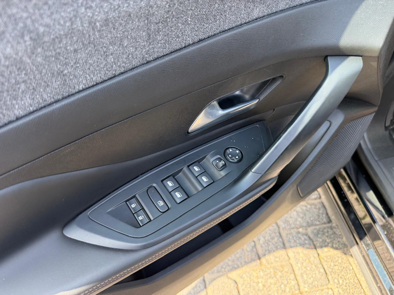 Peugeot 408 1.2 Hybrid 136 e-DCS6 Allure — photo 12