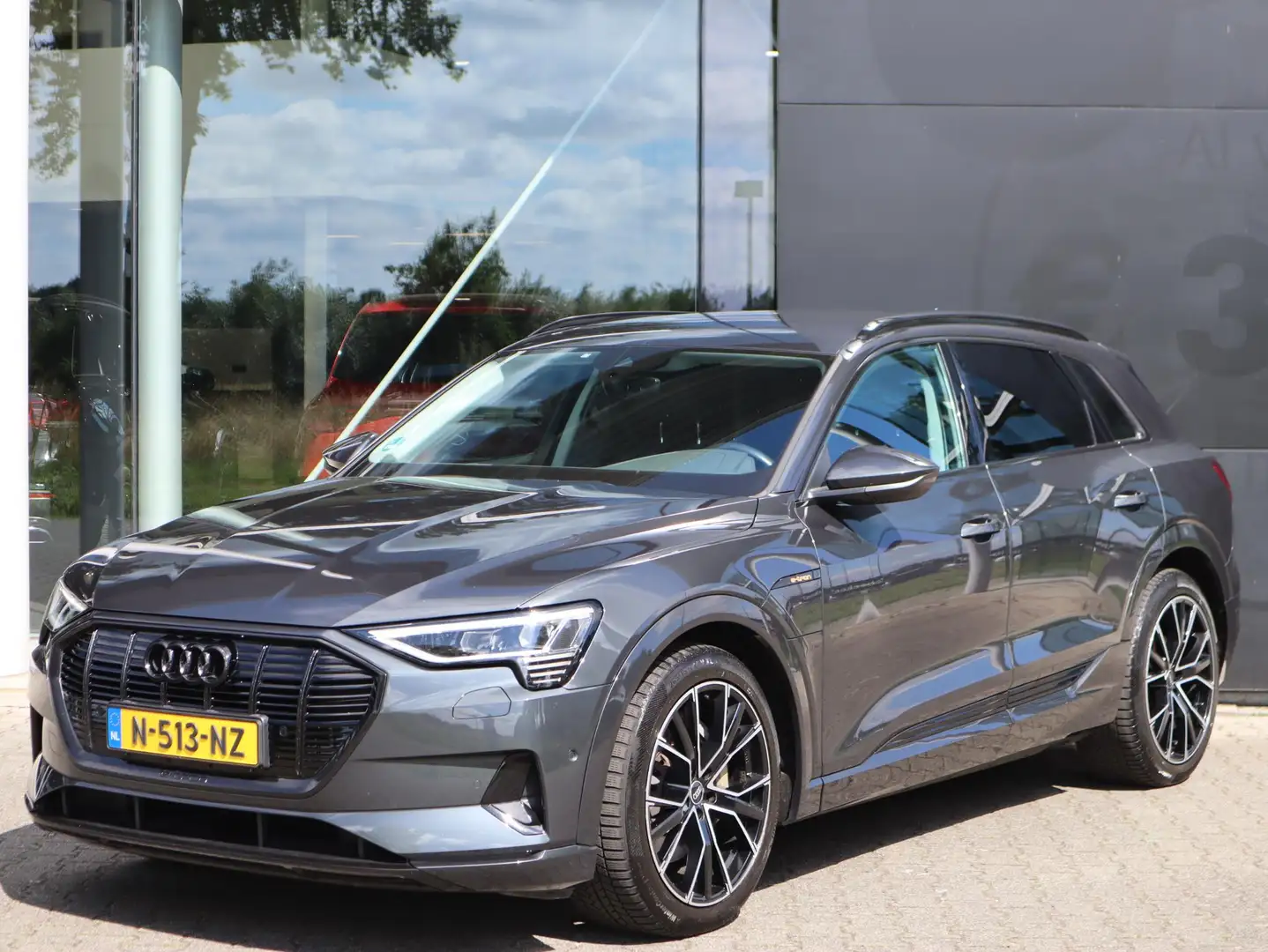 Audi e-tron 55 quattro Advanced edition 95 kWh Grijs - 1