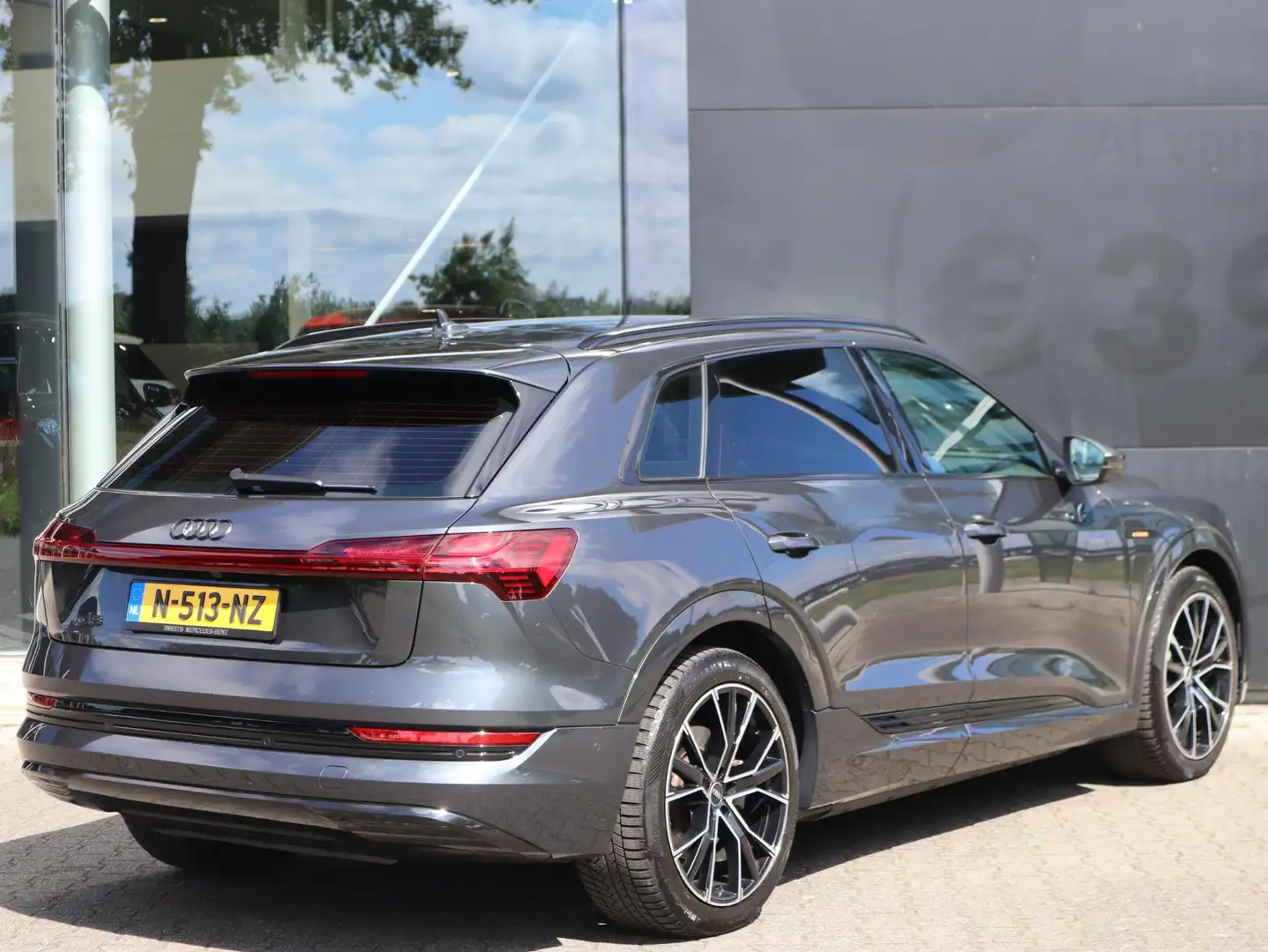 Audi e-tron 55 quattro Advanced edition 95 kWh Grijs - 2