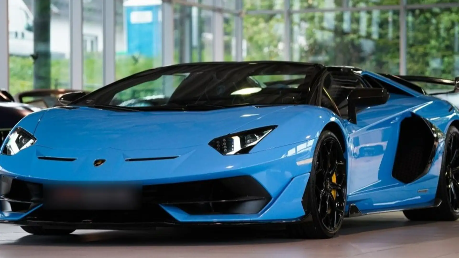 Lamborghini Aventador Roadster SVJ Blau - 2