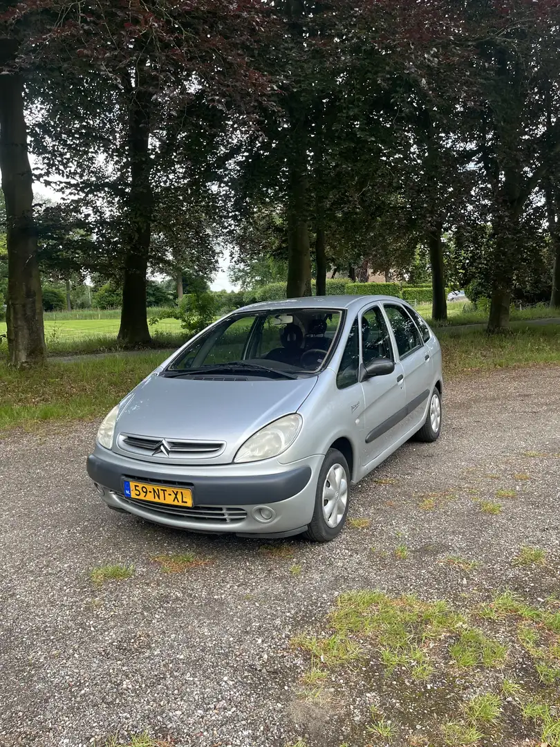 Citroen Xsara Picasso 1.8i-16V Différence2 Gris - 1