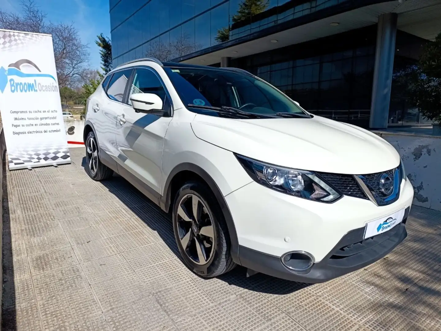 Nissan Qashqai 1.5dCi Tekna Premium 4x2 Weiß - 2