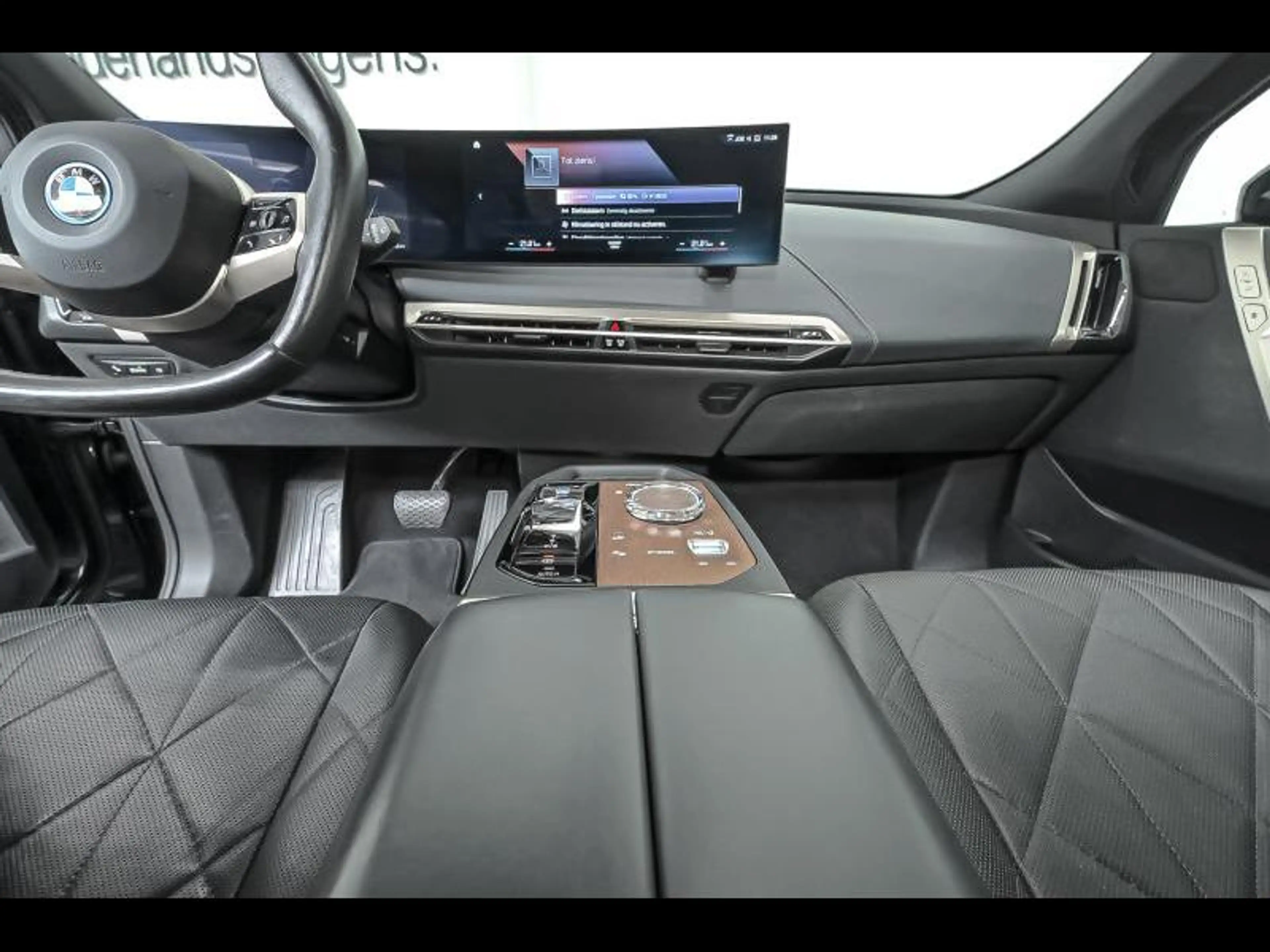 BMW iX xDrive40 - Sport — photo 7