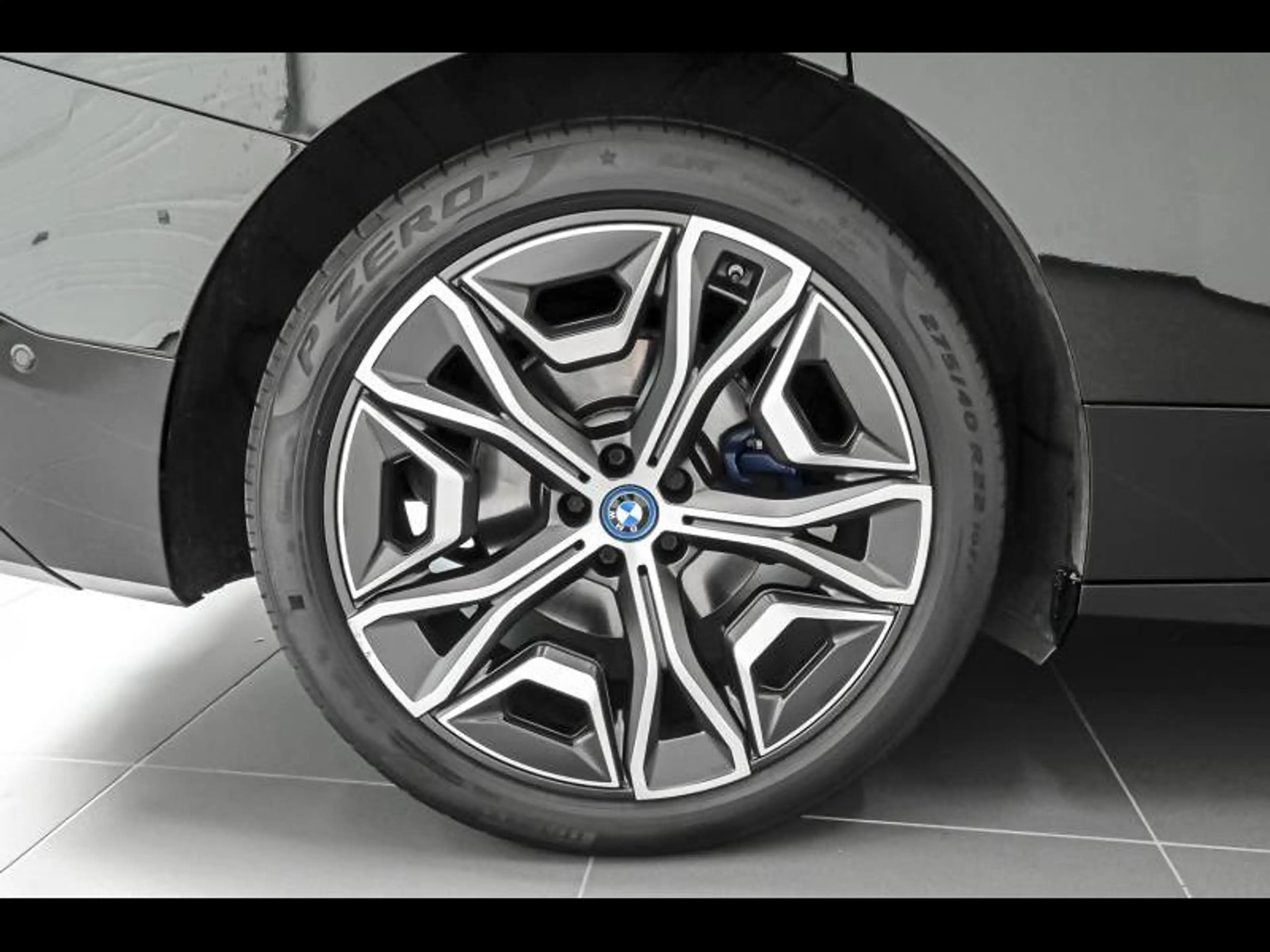 BMW iX xDrive40 - Sport — photo 8