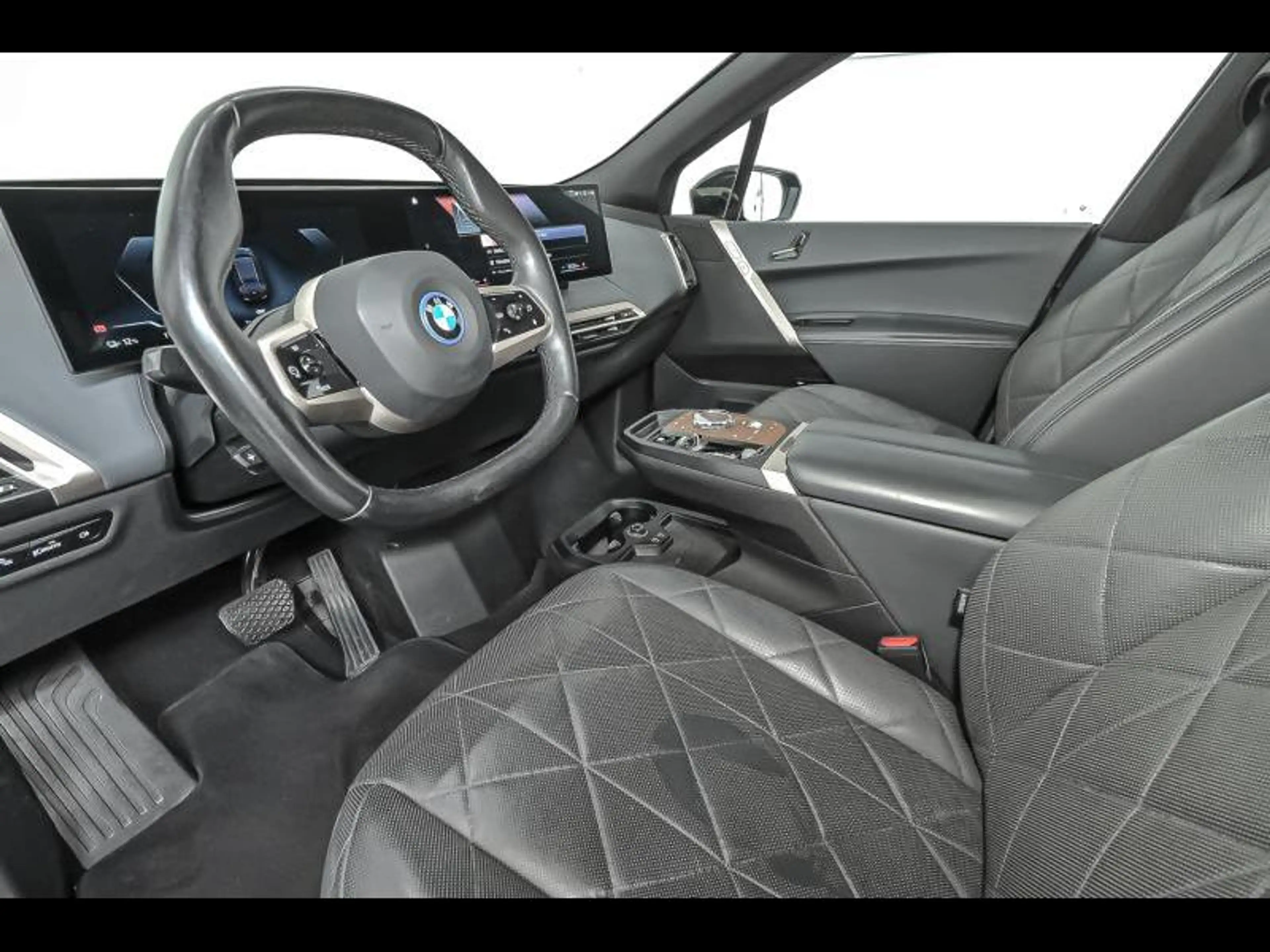 BMW iX xDrive40 - Sport — photo 6