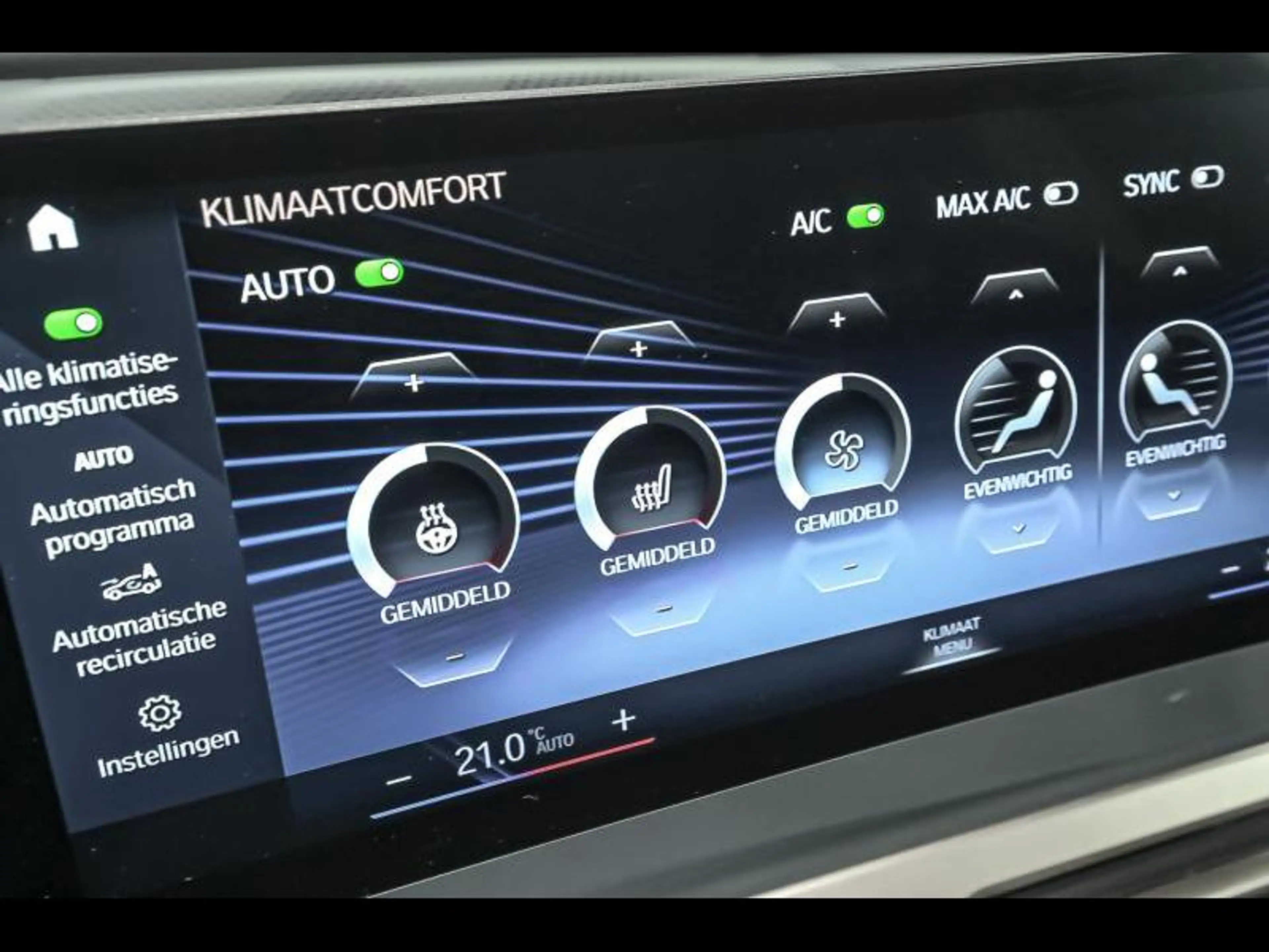 BMW iX xDrive40 - Sport — photo 13