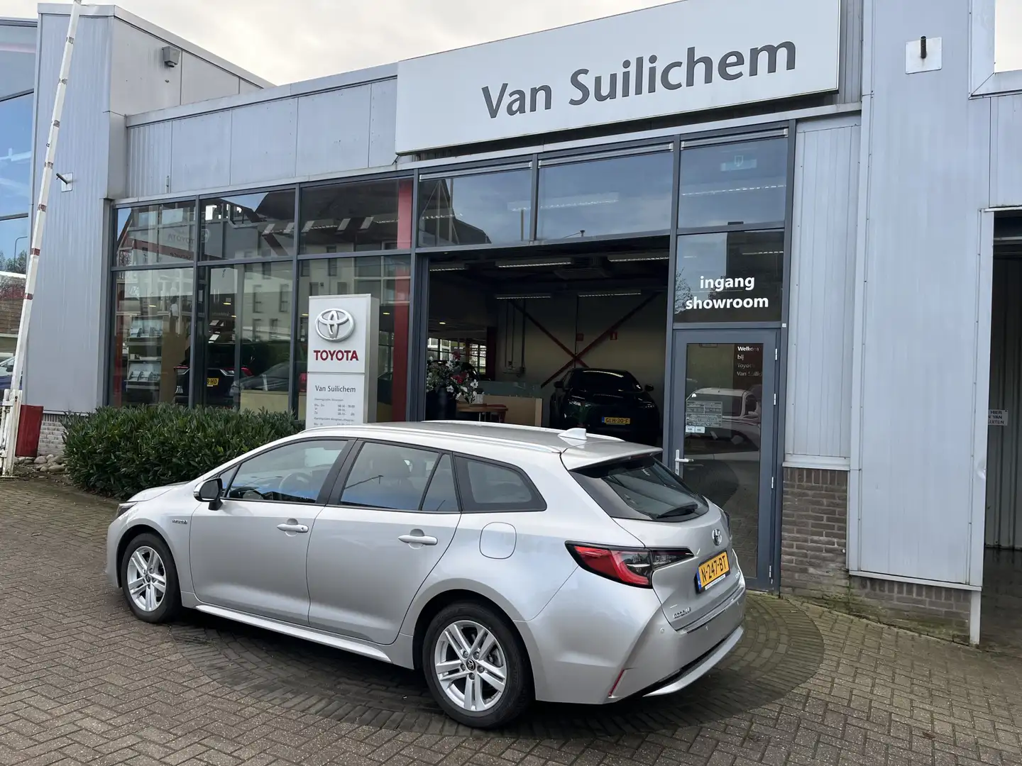 Toyota Corolla Touring Sports 1.8 Hybrid Active Grau - 2