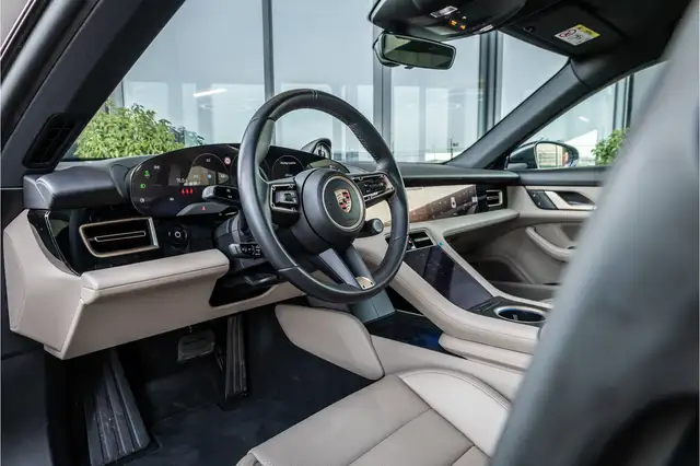 Porsche Taycan view 8