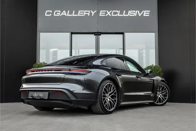 Porsche Taycan view 7