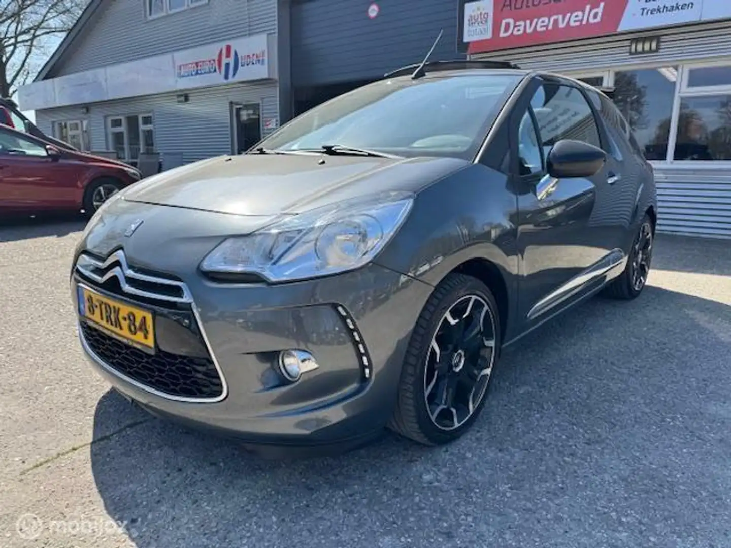 Citroen DS3 Cabrio 1.2 VTi Cabrio So Chic Grijs - 1