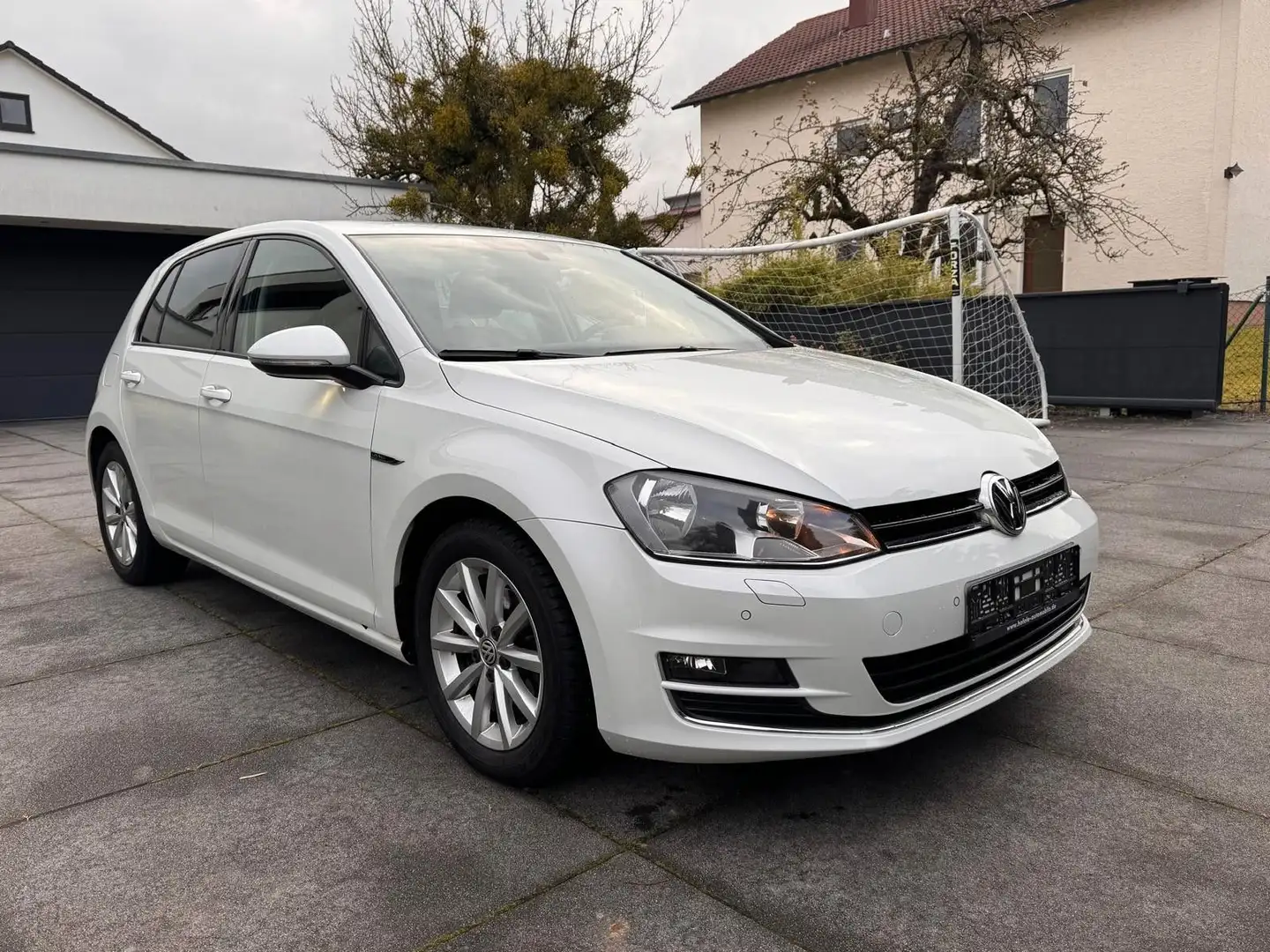 Volkswagen Golf VII Lim. Lounge **OMA´S SCHÄTZLE** Weiß - 2