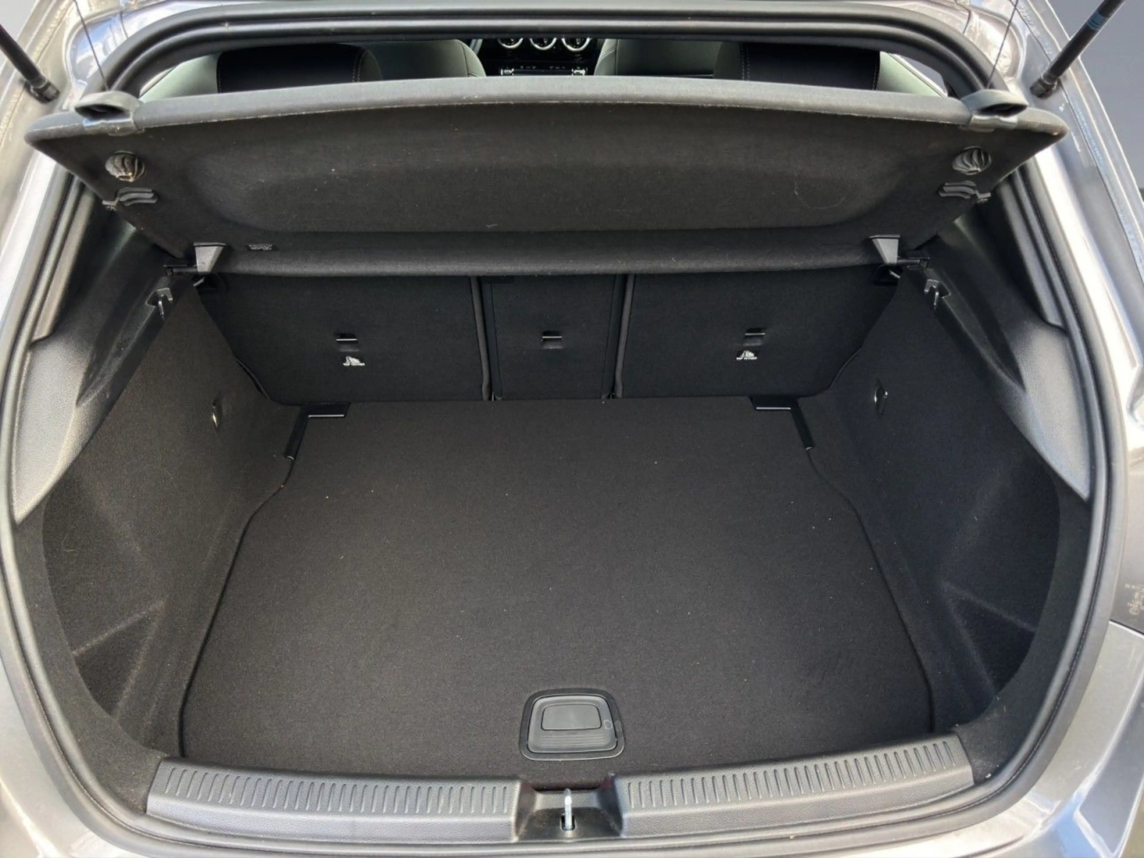 Mercedes-Benz A 180 A Klasse  Progressive — photo 18
