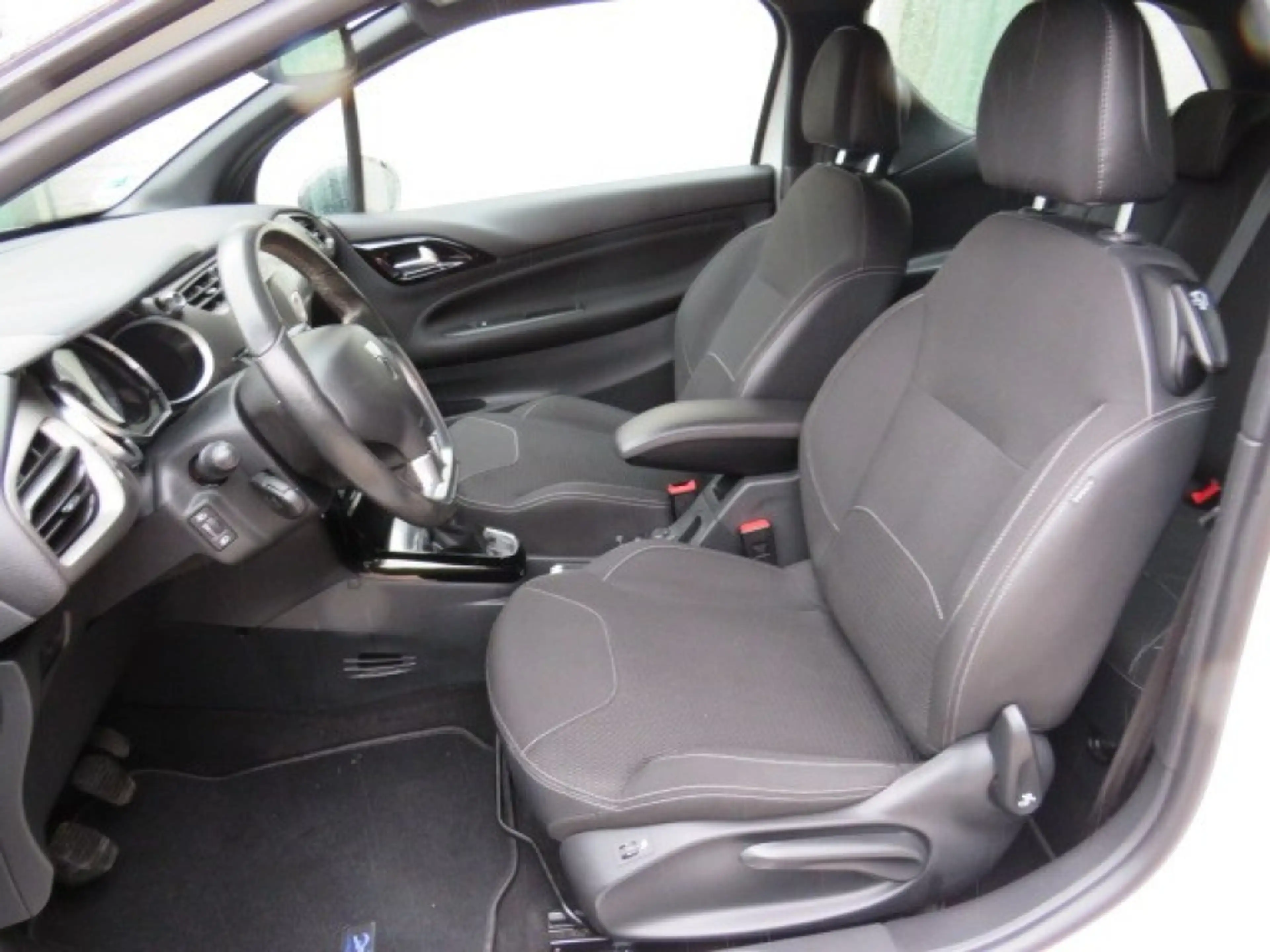 Citroen DS3 1.2 PURETECH SO CHIC — photo 9