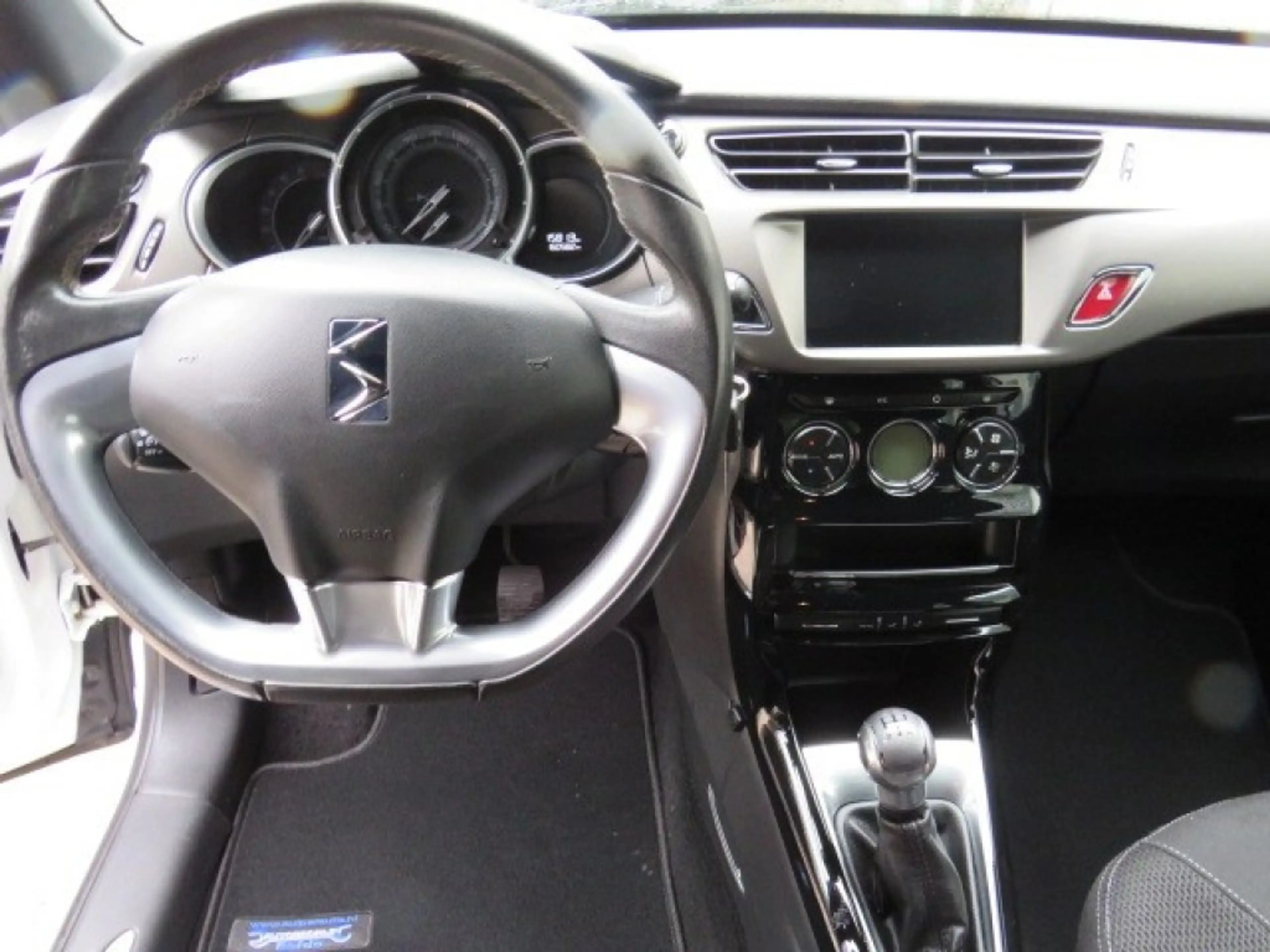 Citroen DS3 1.2 PURETECH SO CHIC — photo 11