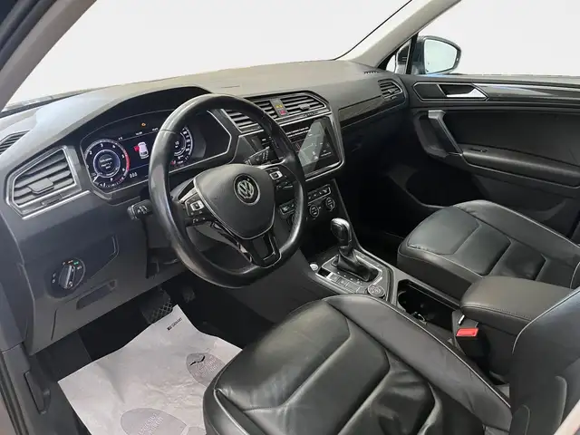 Volkswagen Tiguan view 5