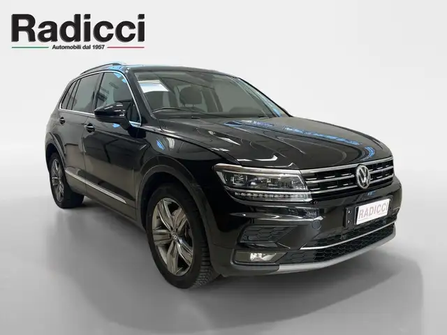 Volkswagen Tiguan view 3