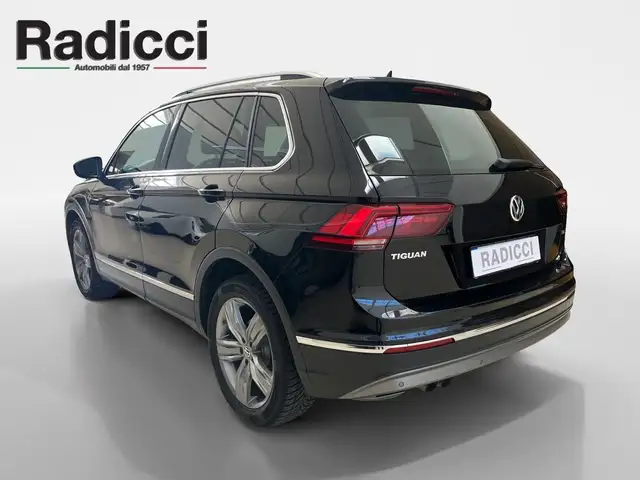 Volkswagen Tiguan view 2