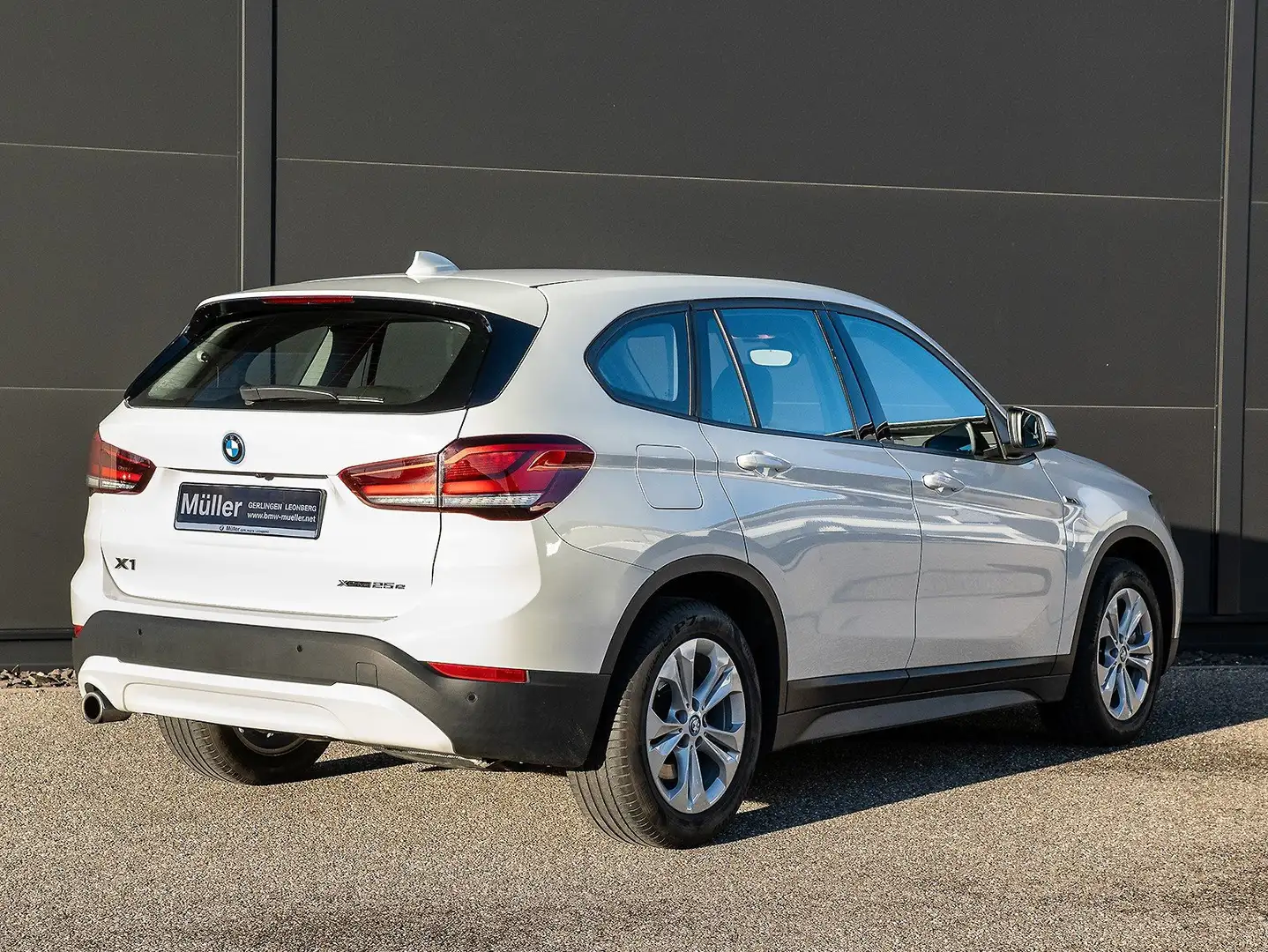 BMW X1 xDrive25e Kamera Navi Sitzheizung LED DAB 1VB Weiß - 2