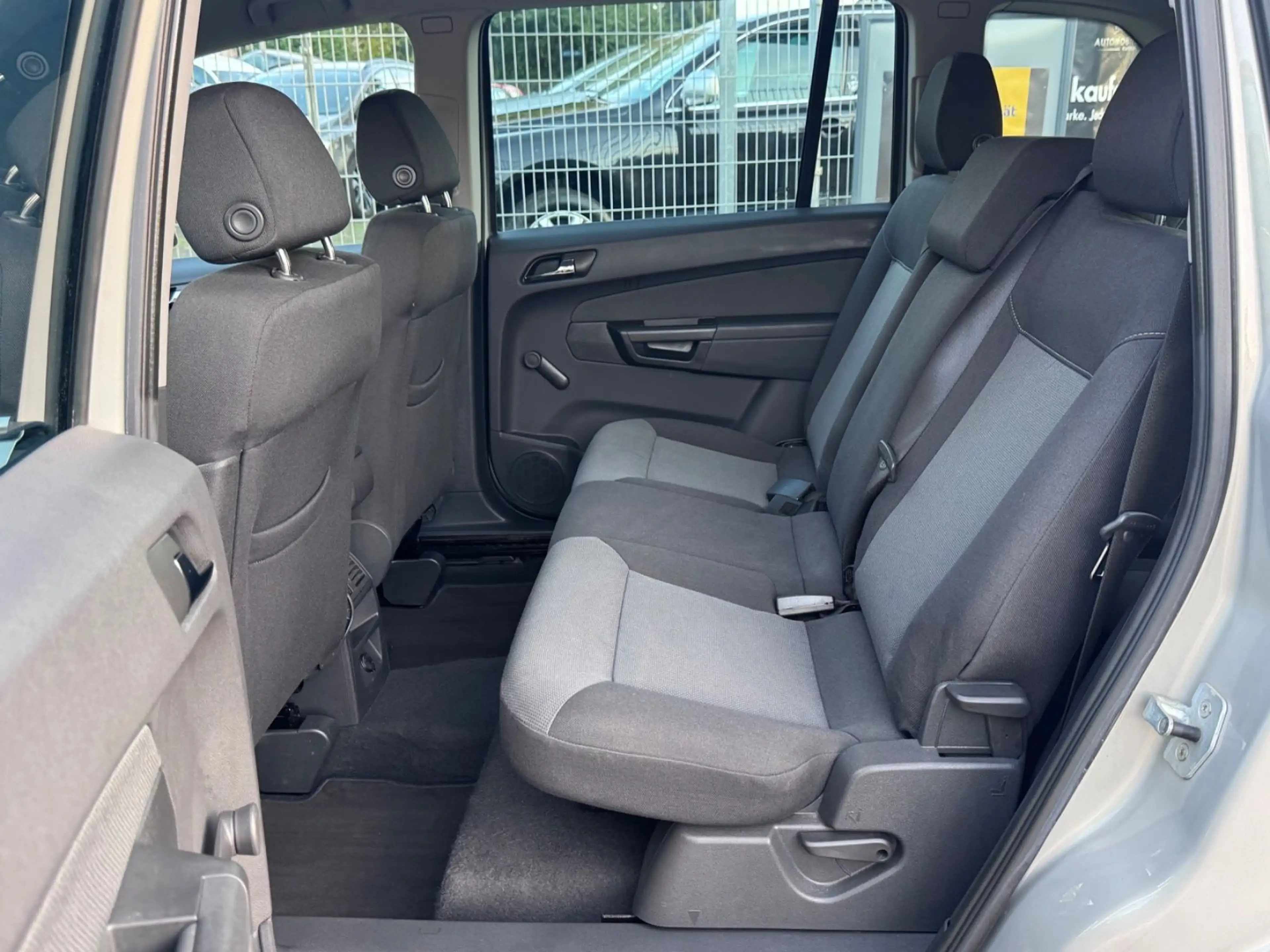 Opel Zafira 1.9 CDTI Edition 88kW 7-SITZER — photo 15