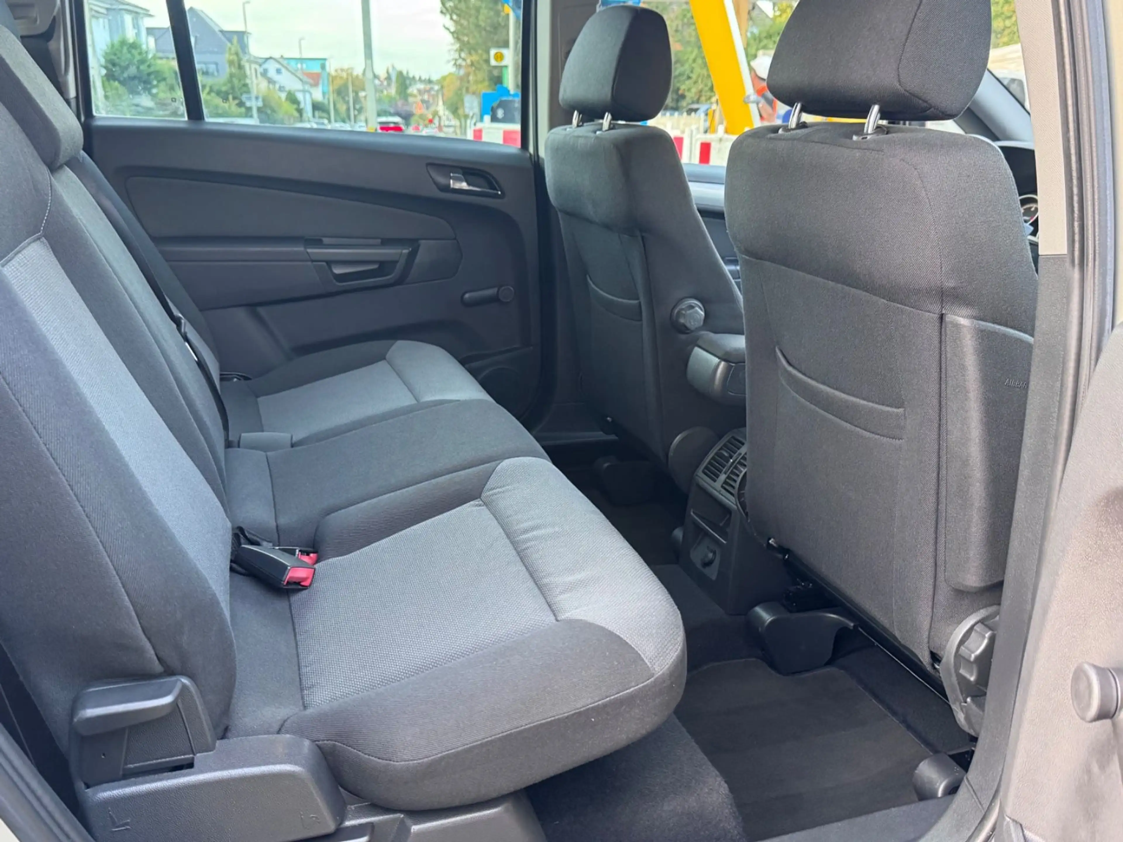 Opel Zafira 1.9 CDTI Edition 88kW 7-SITZER — photo 13