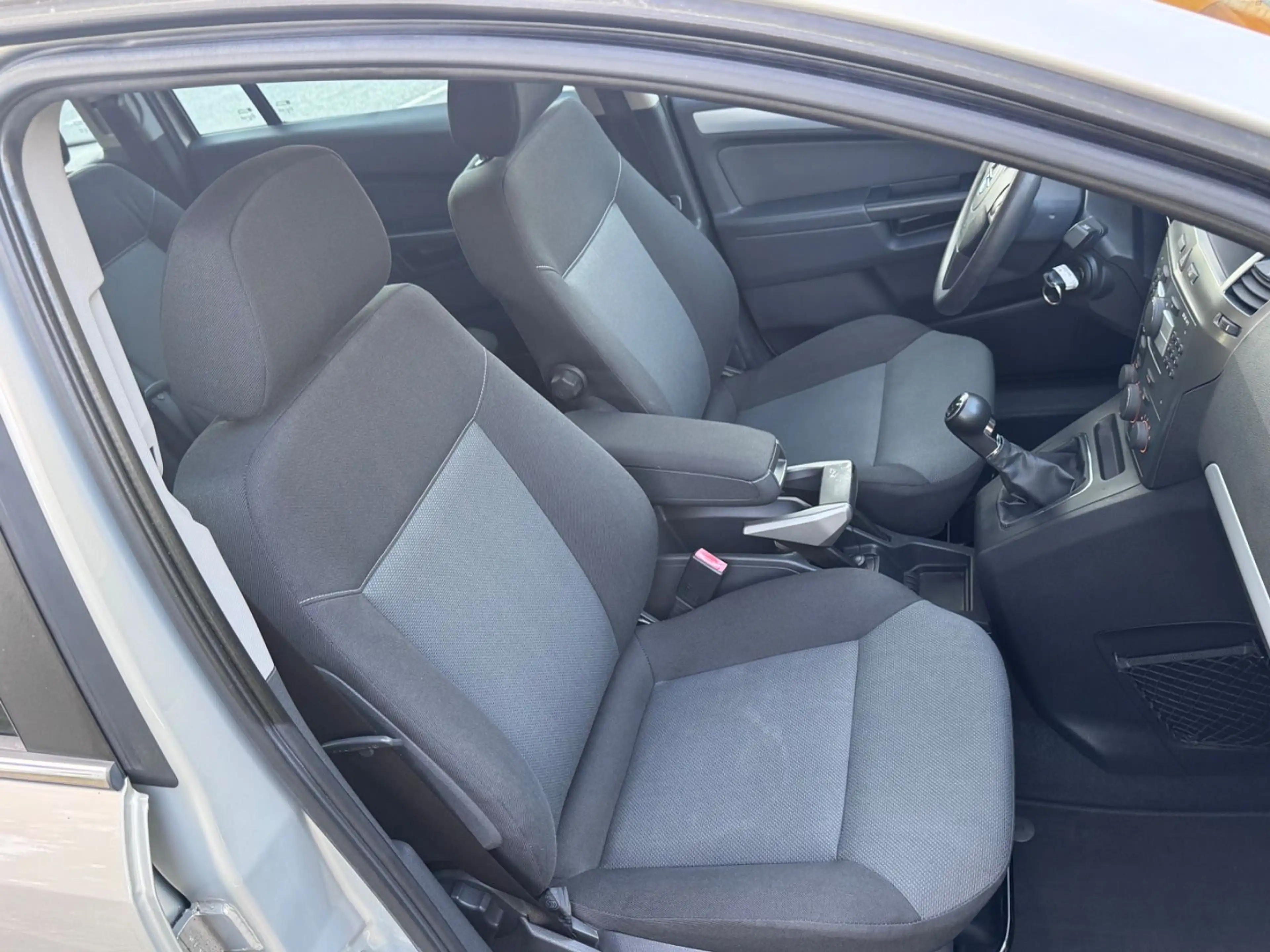 Opel Zafira 1.9 CDTI Edition 88kW 7-SITZER — photo 12