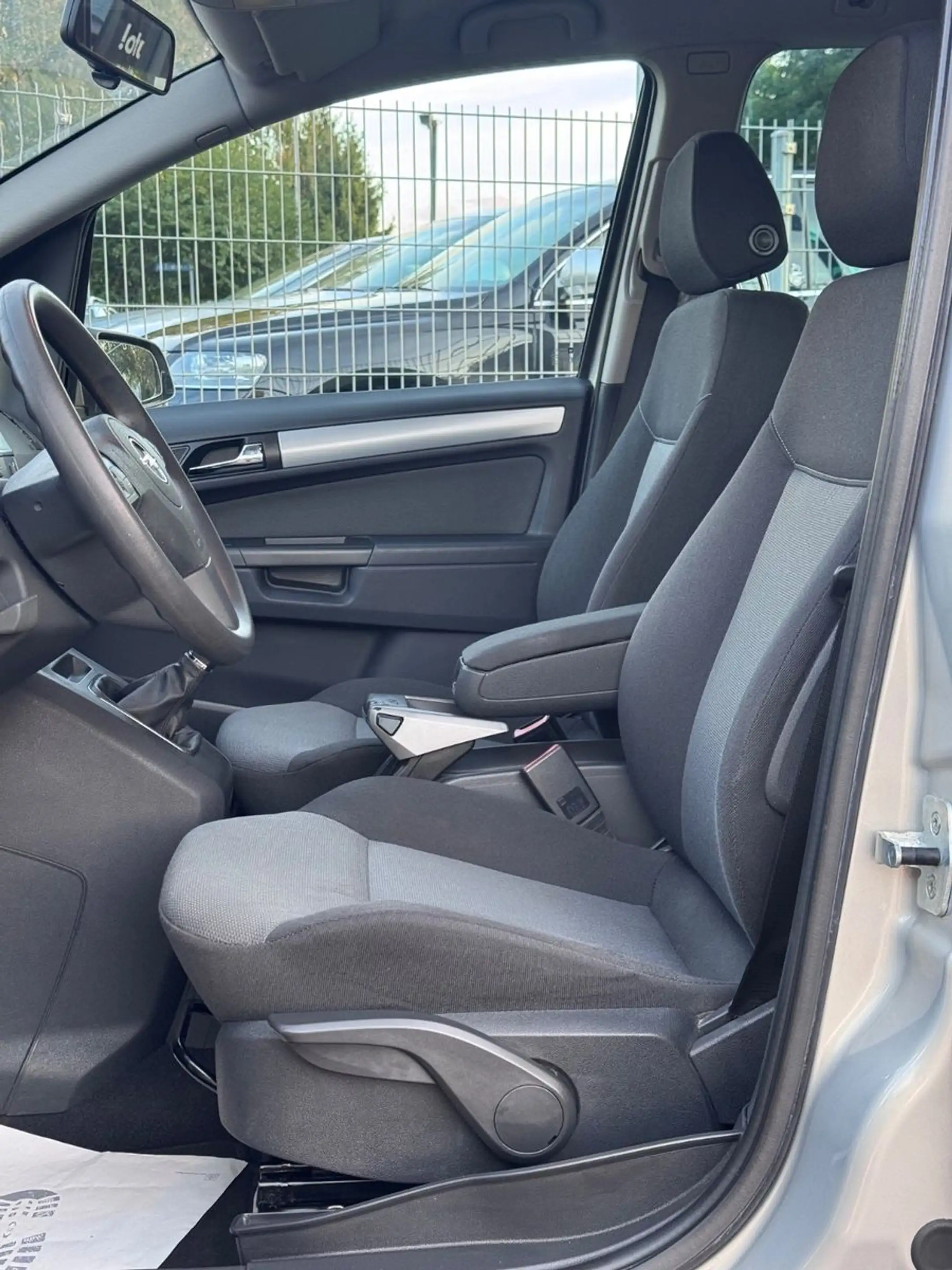 Opel Zafira 1.9 CDTI Edition 88kW 7-SITZER — photo 10