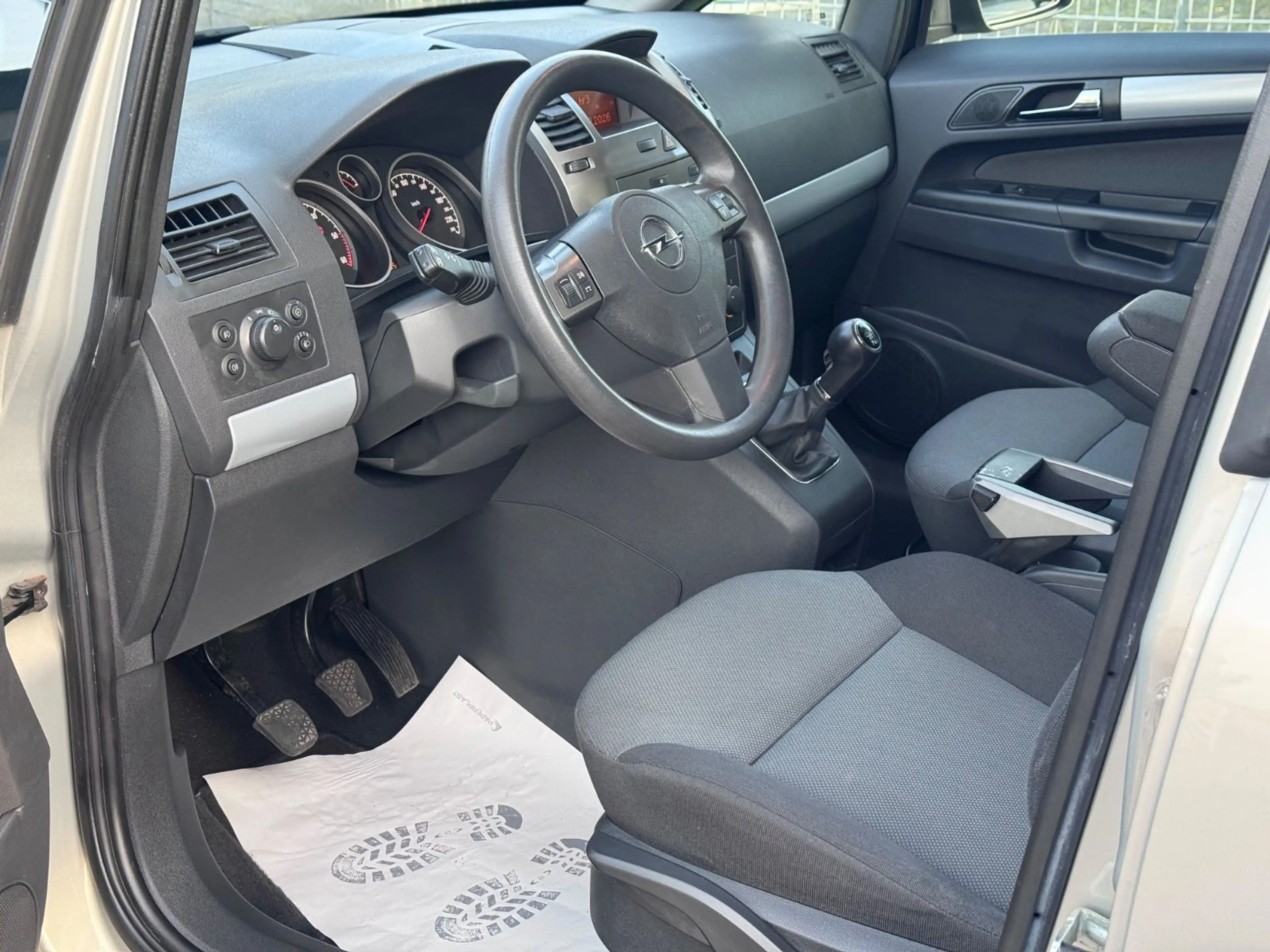 Opel Zafira 1.9 CDTI Edition 88kW 7-SITZER — photo 9