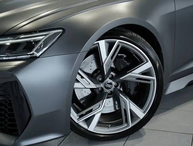 Audi RS6 view 3