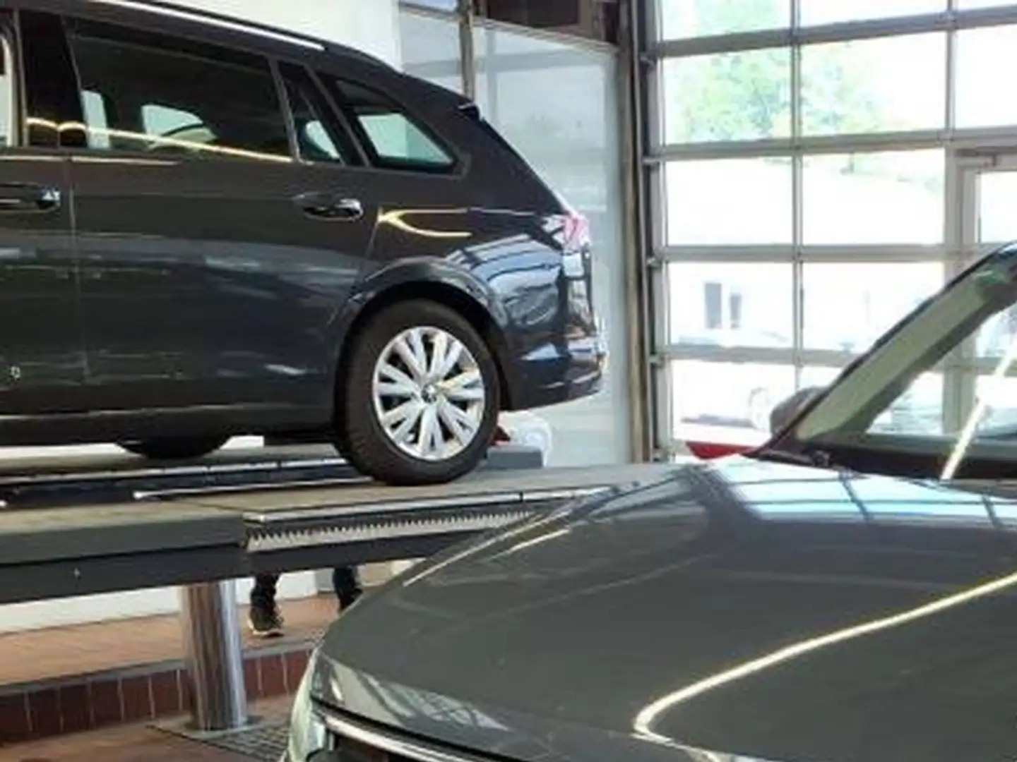 Volkswagen Tiguan 2.0 TDI DSG Life Grau - 2