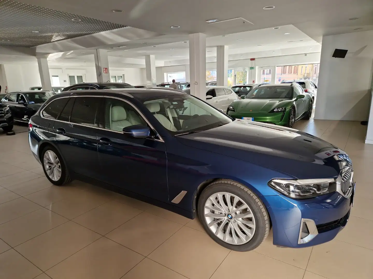 BMW 530 d 48V 249cv xDrive Tour. Luxury Pelle Navi Blis Bleu - 2