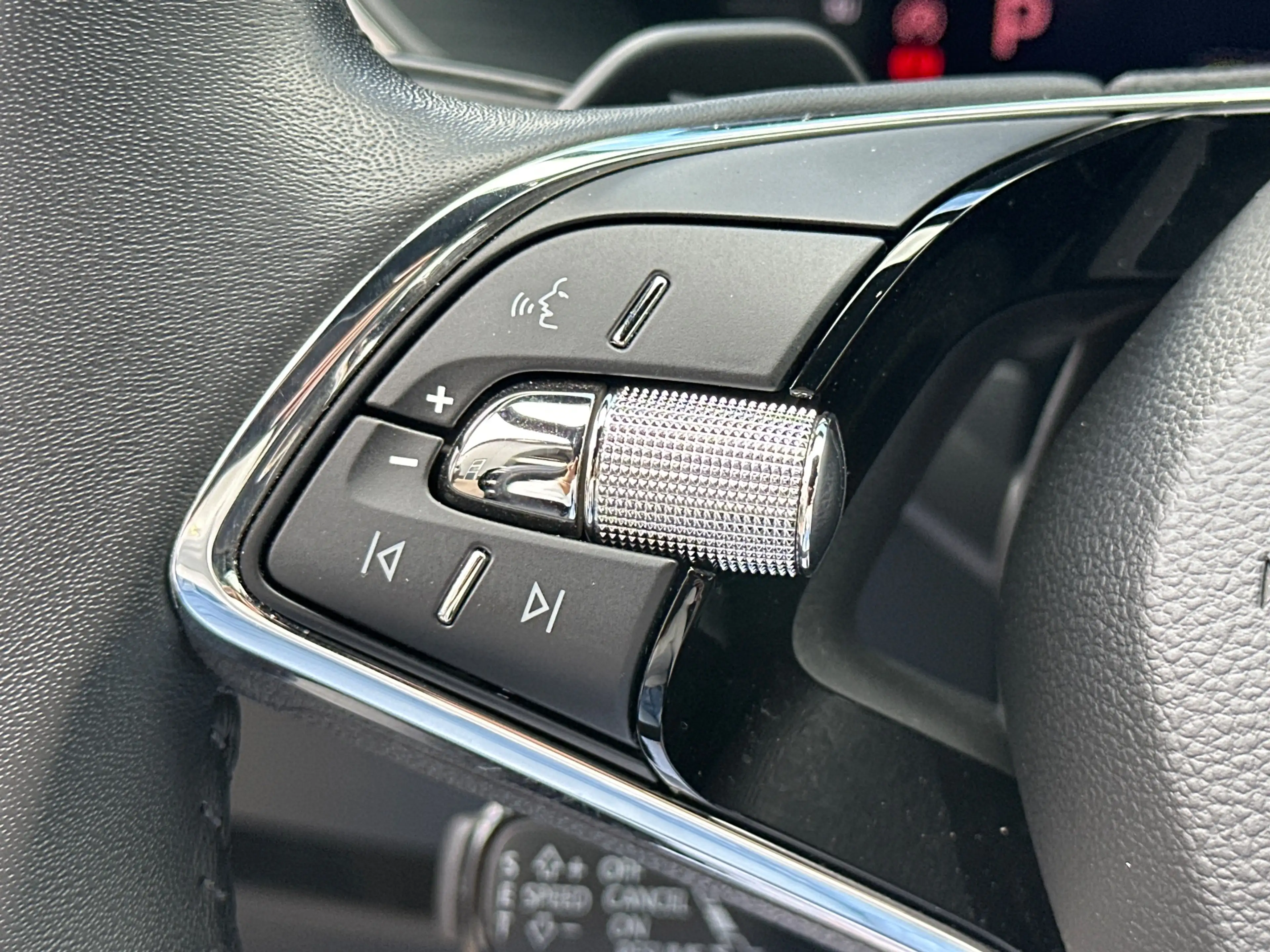 Skoda Superb Combi 2.0 TDI DSG L&K 4x4 NAV+LED+AHK+KAM+VCOCK — photo 15