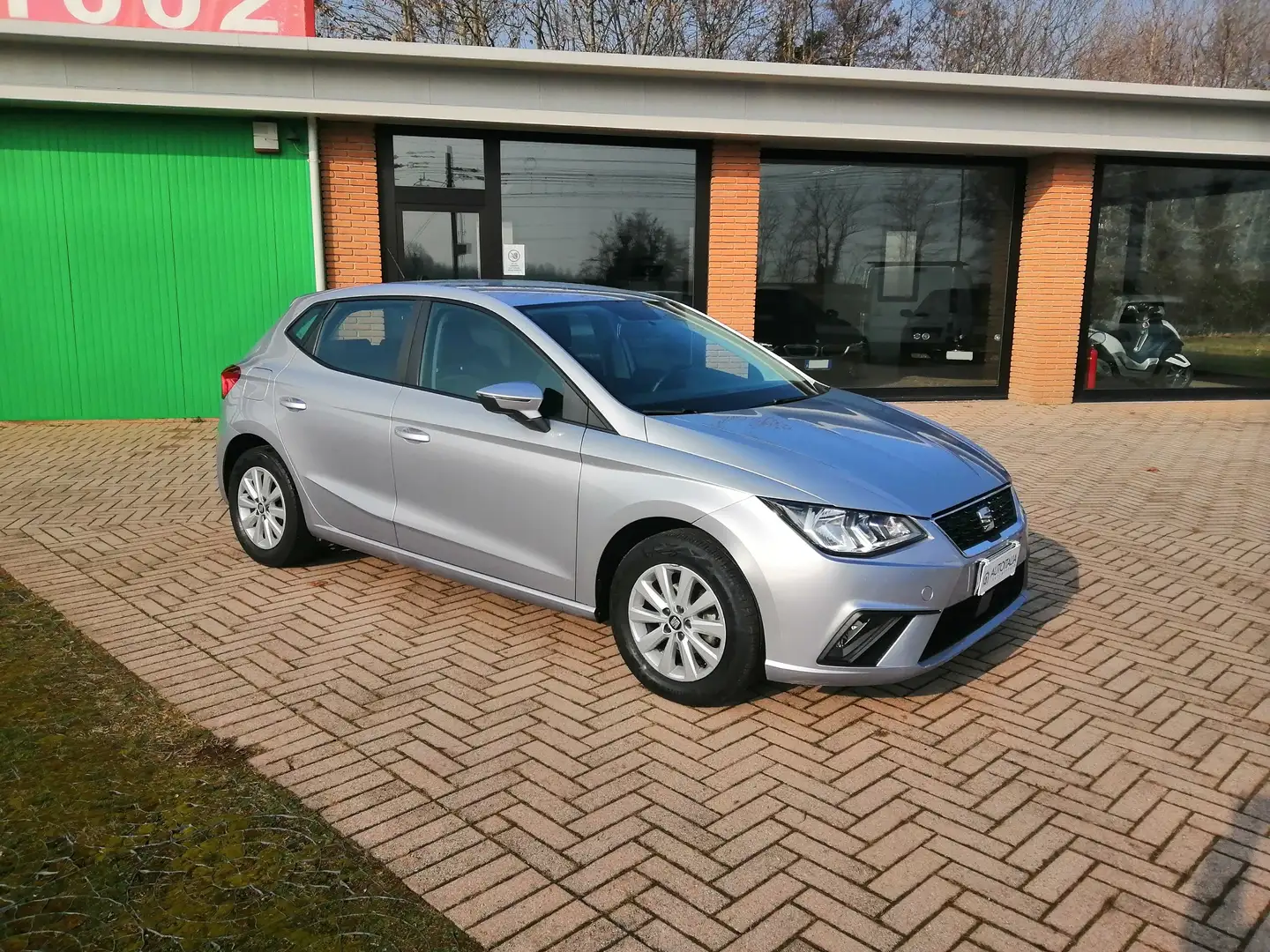 SEAT Ibiza Ibiza 1.0 ecotsi Business 95cv Silber - 2