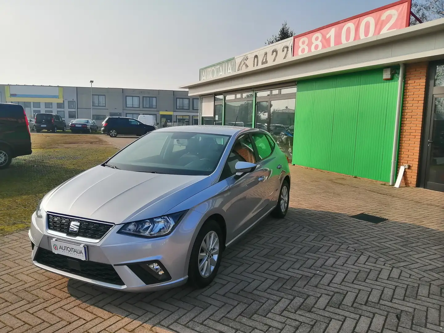 SEAT Ibiza Ibiza 1.0 ecotsi Business 95cv Silber - 1