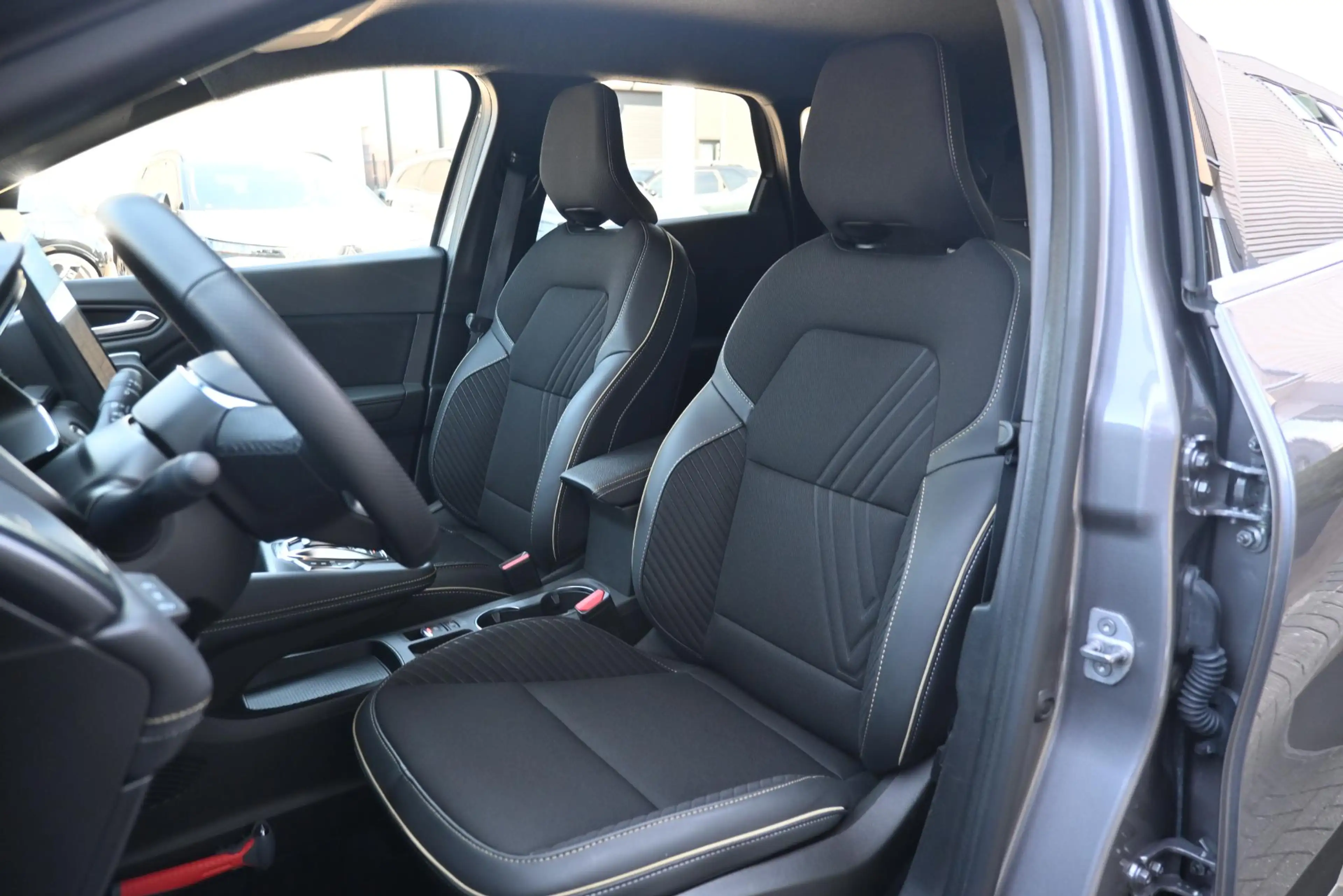 Renault Symbioz E-Tech full hybrid 145 iconic | STUUR/STOELVERWARM — photo 11