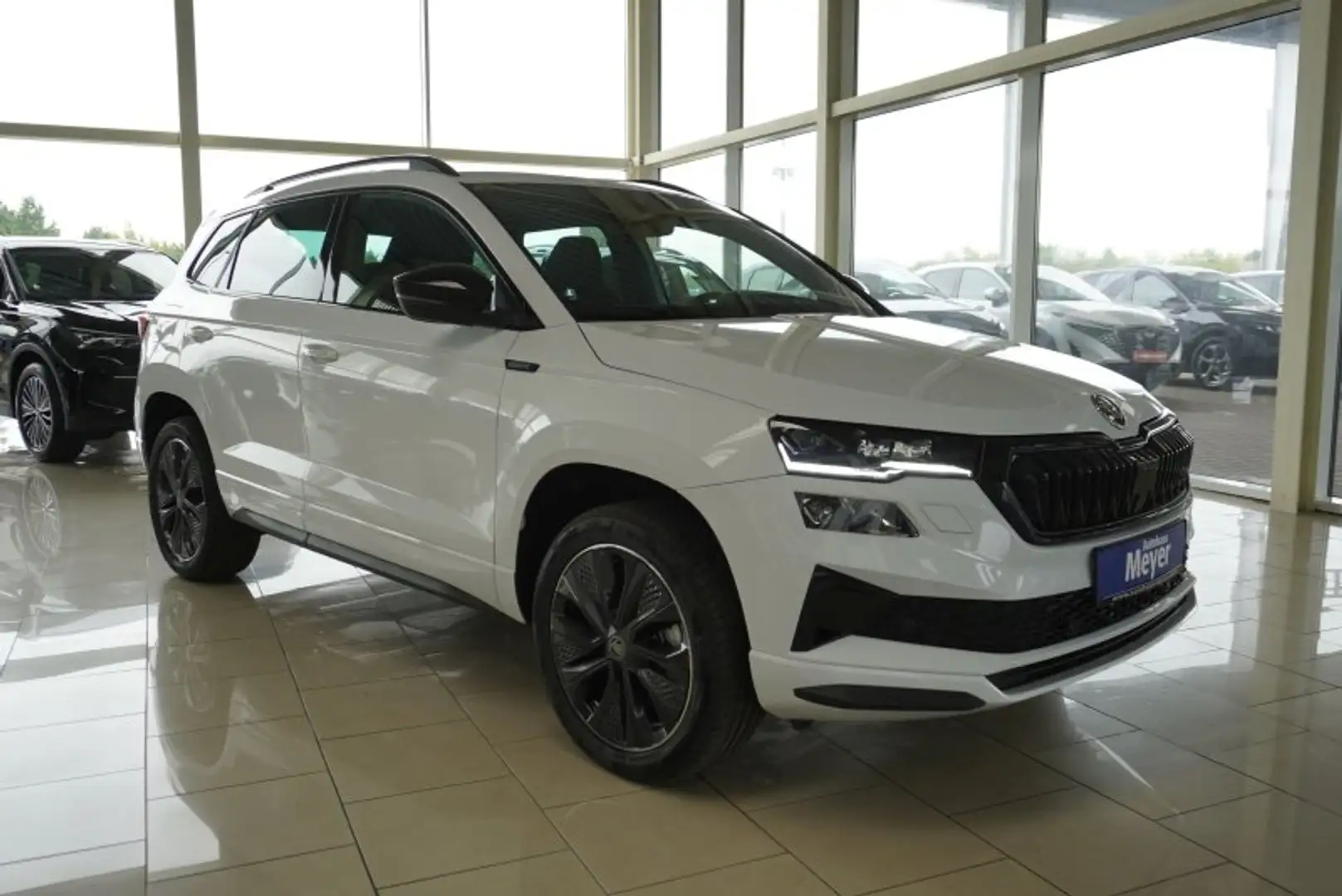 Skoda Karoq Sportline 1,5TSI DSG 4*J.Gar/Pano/aAHK/Matrix/Navi Білий - 1