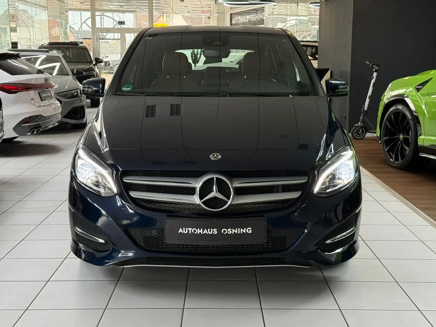 Mercedes-Benz B 200 B200 Sports Tourer LEDER CARPLAY NAVI LED 1.HAND Blauw - 2