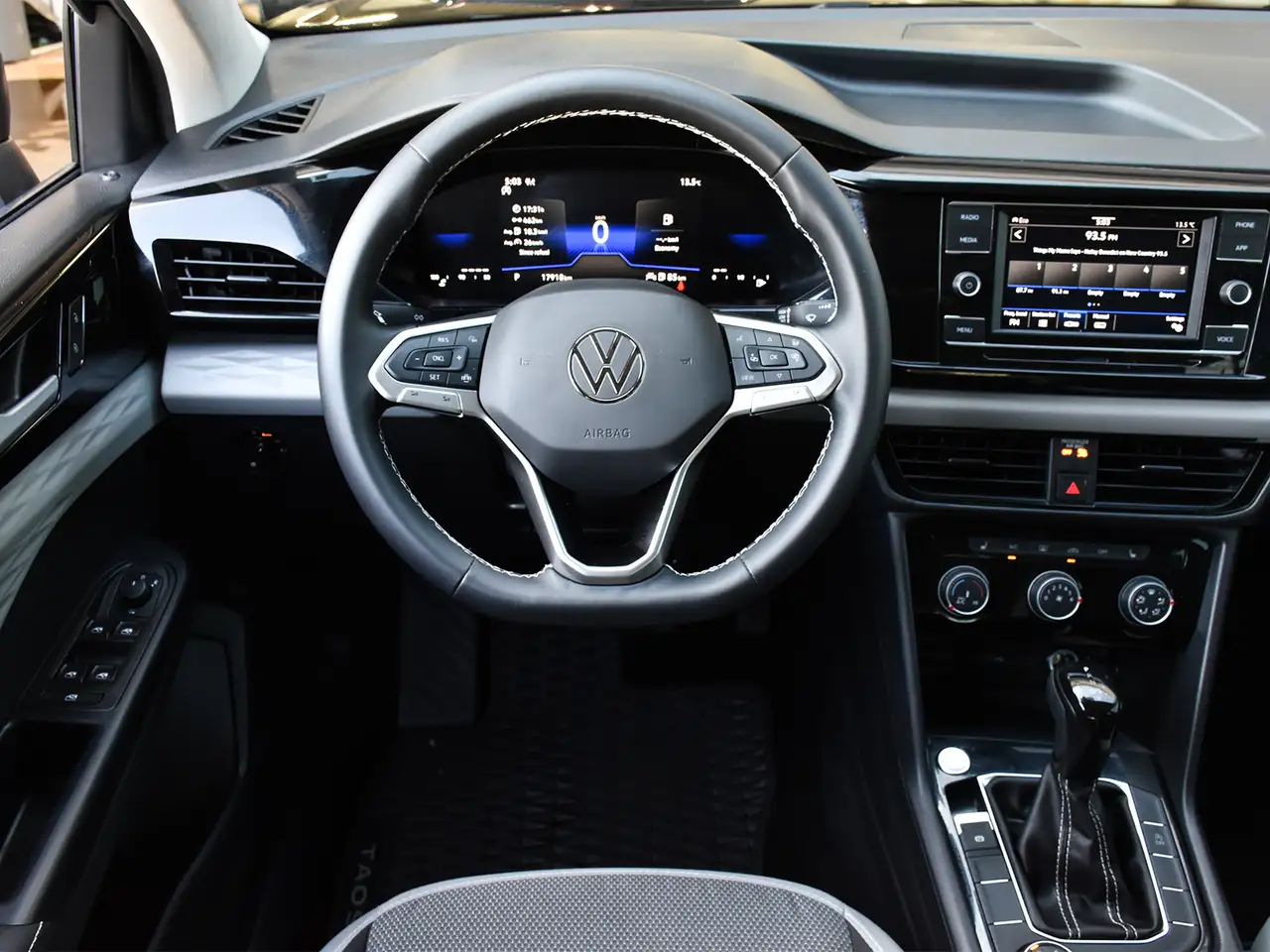Volkswagen Taos снимка Volkswagen Taos