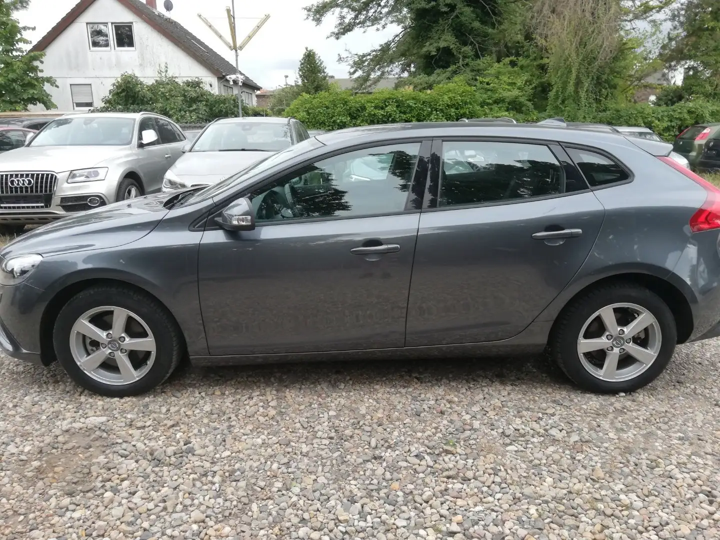 Volvo V40 Kinetic Grau - 2