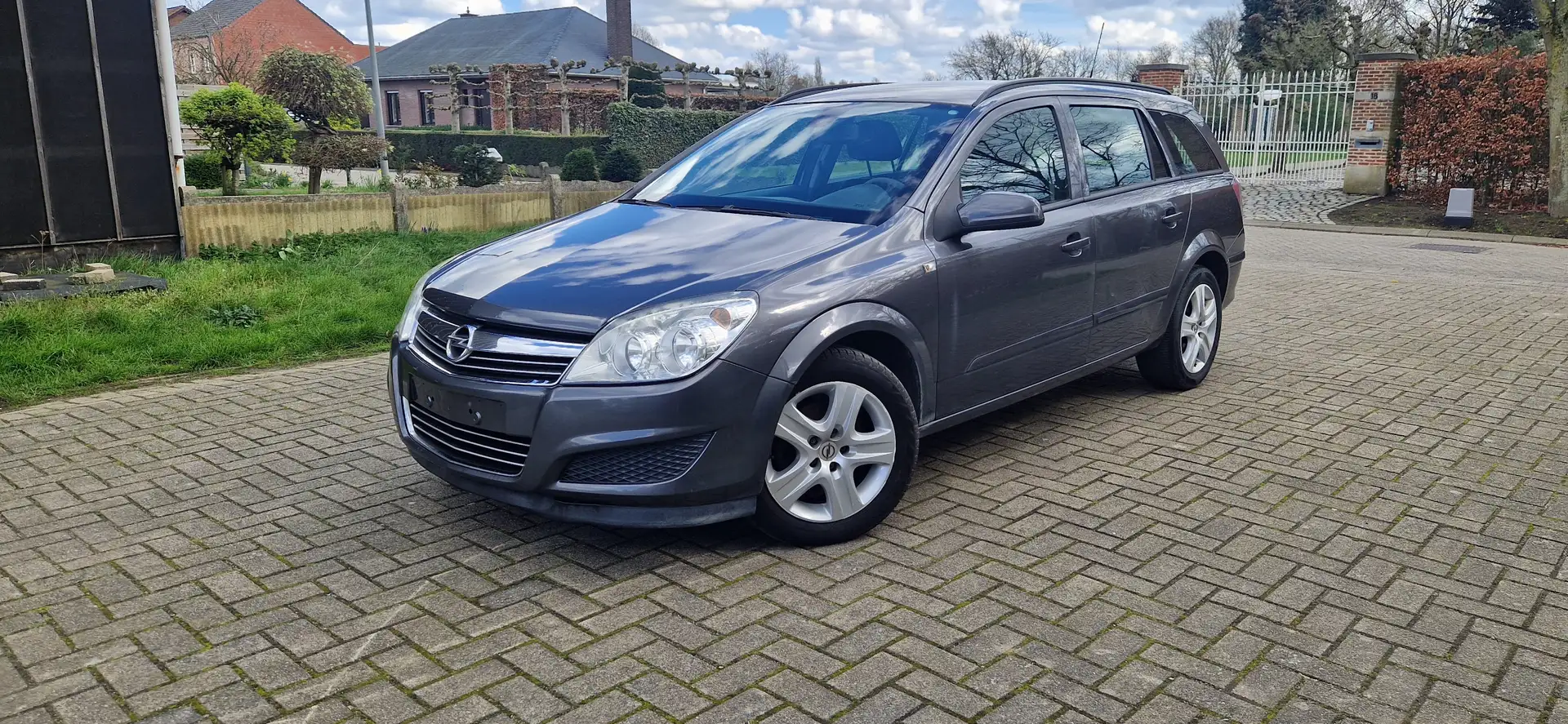 Opel Astra 1.7 CDTi ecoFLEX Enjoy FAP Gris - 1