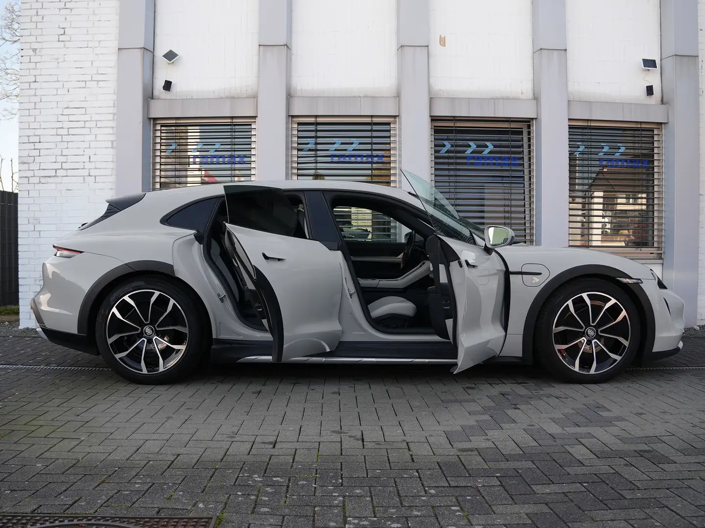porsche taycan