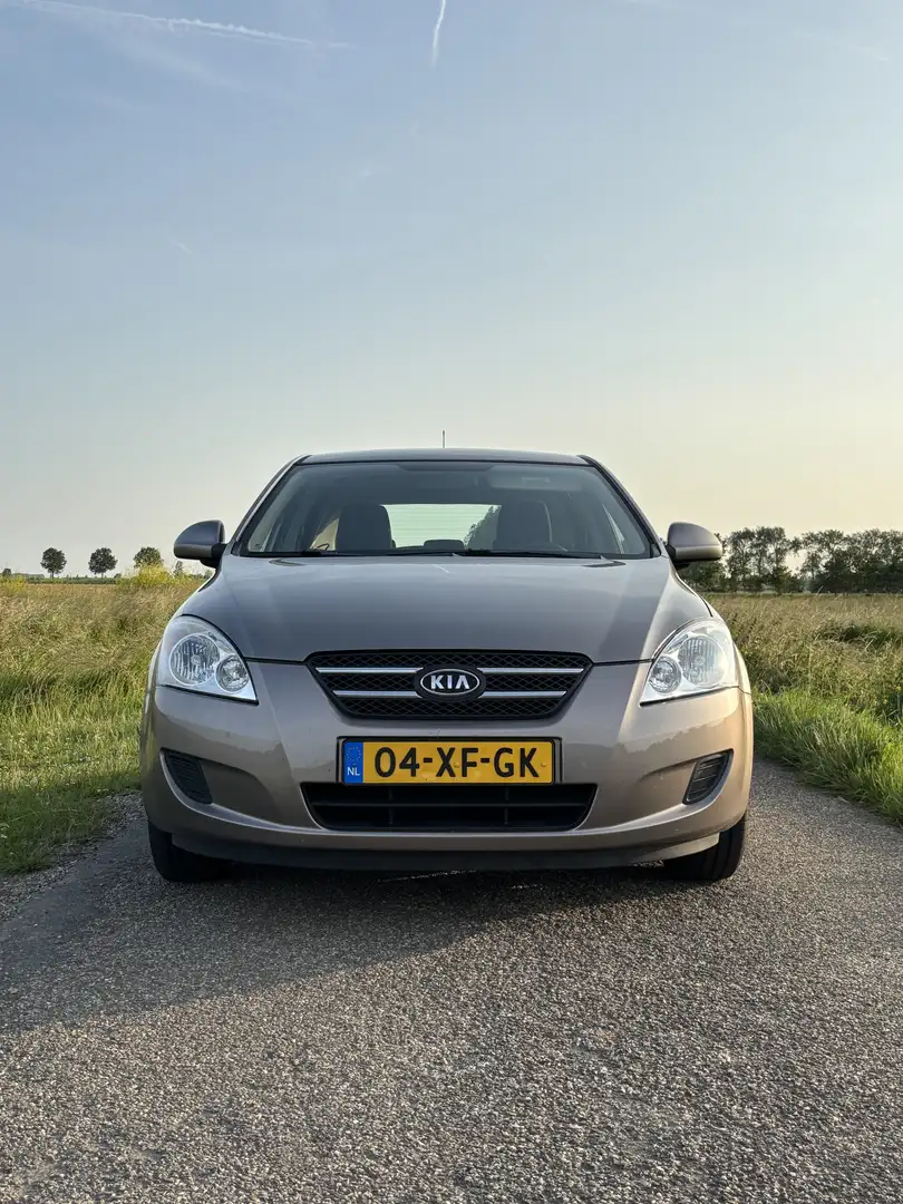 Kia Ceed / cee'd 1.4 X-tra Beige - 2
